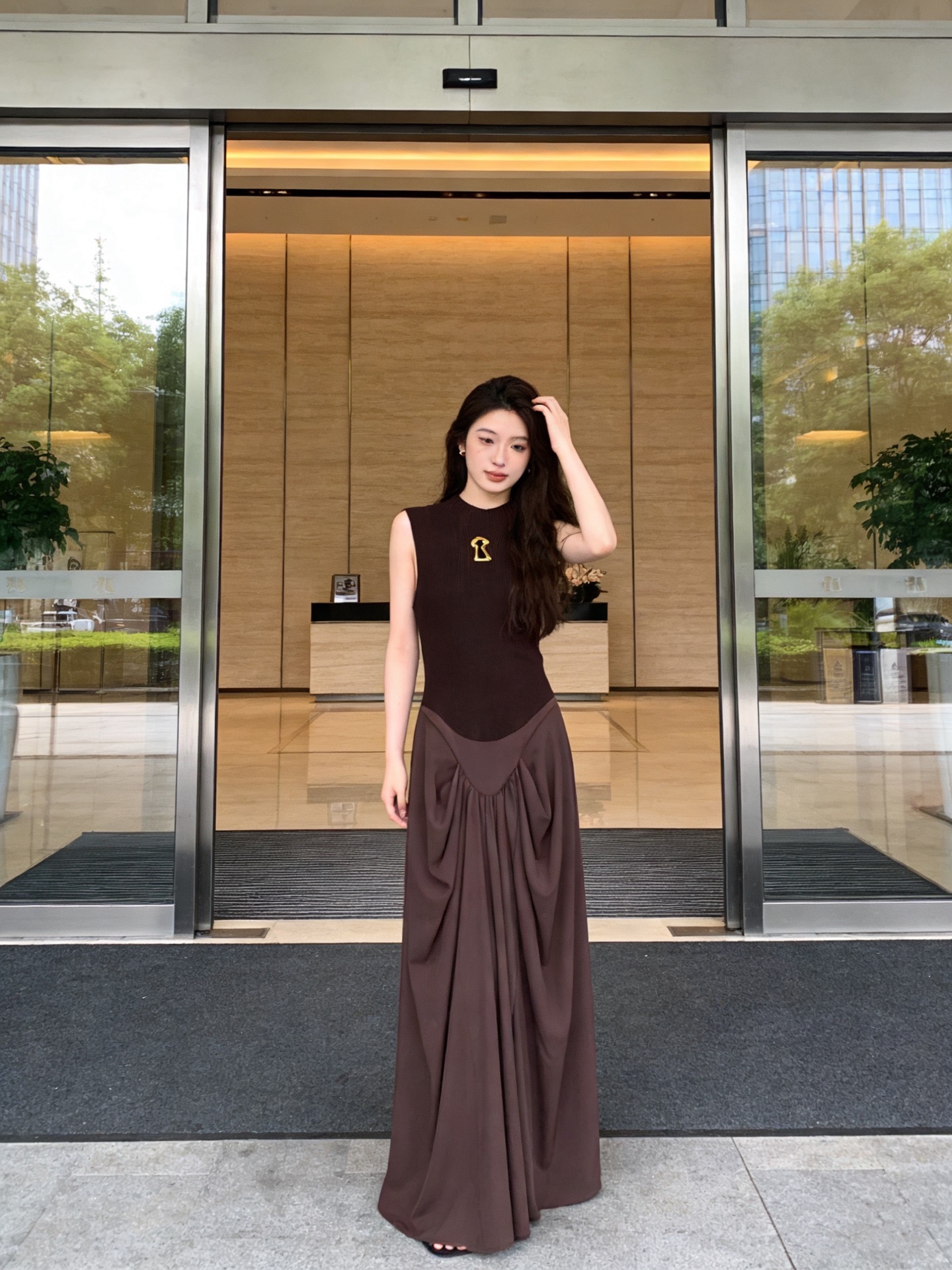 Платье женское в стиле Schiaparelli длинное комбинированное с декоративным элементом