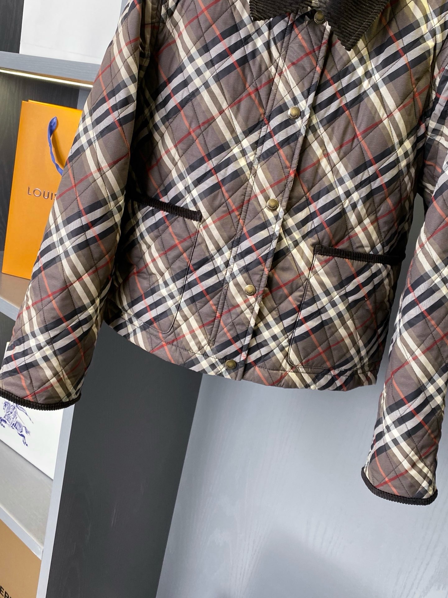 Куртка женская  Burberry укороченная
