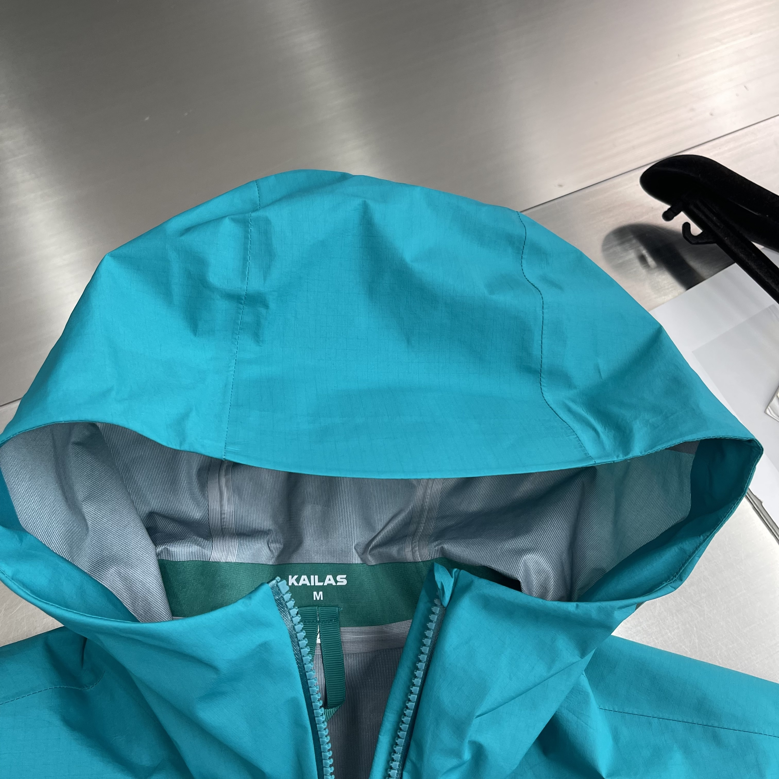 Куртка мужская Kailas softshell с капюшоном бирюзового цвета водо- и ветрозащитная
