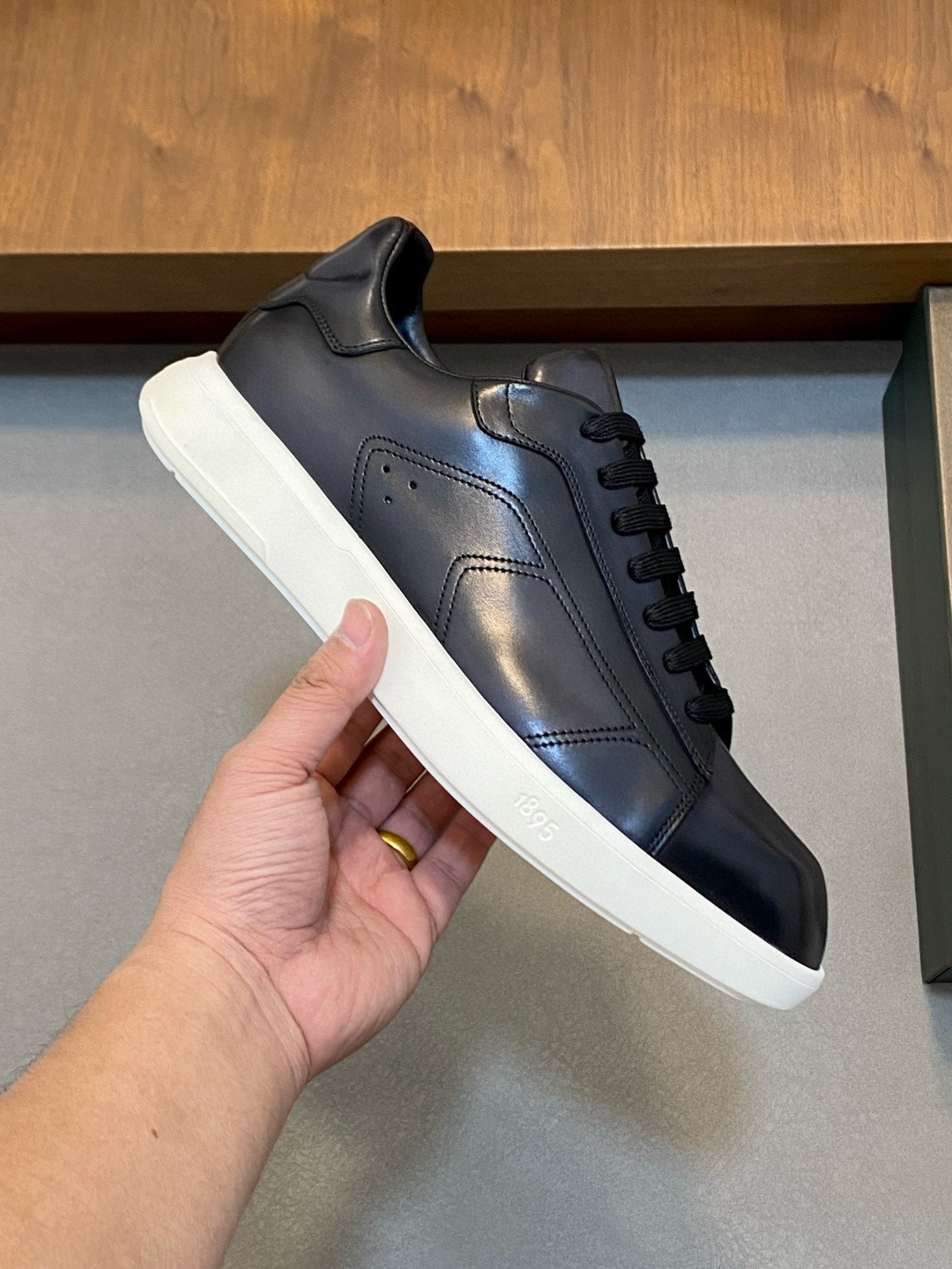 Кроссовки мужские в стиле Berluti чёрного цвета с белой подошвой