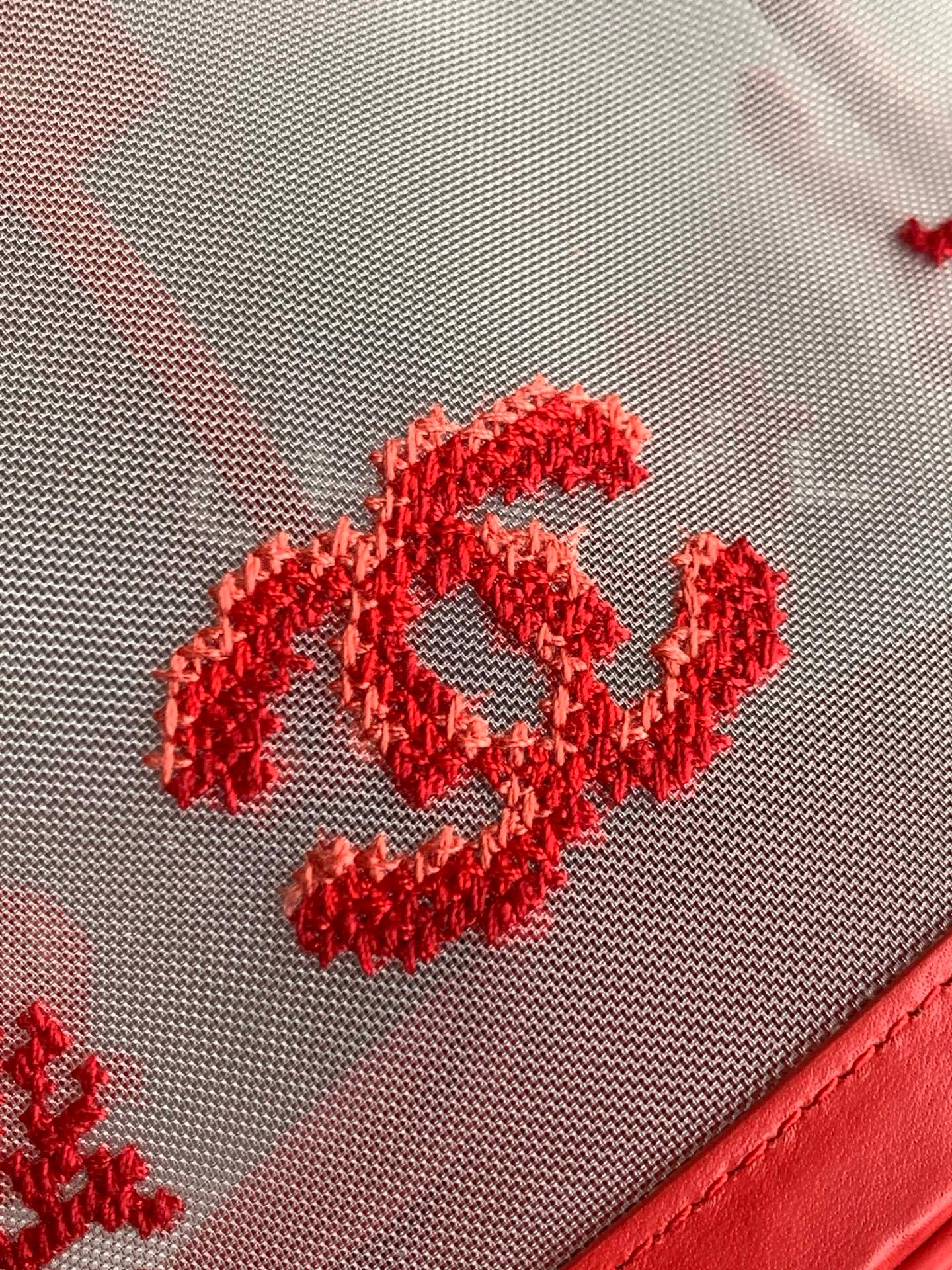 Сумка женская в стиле Chanel красного цвета