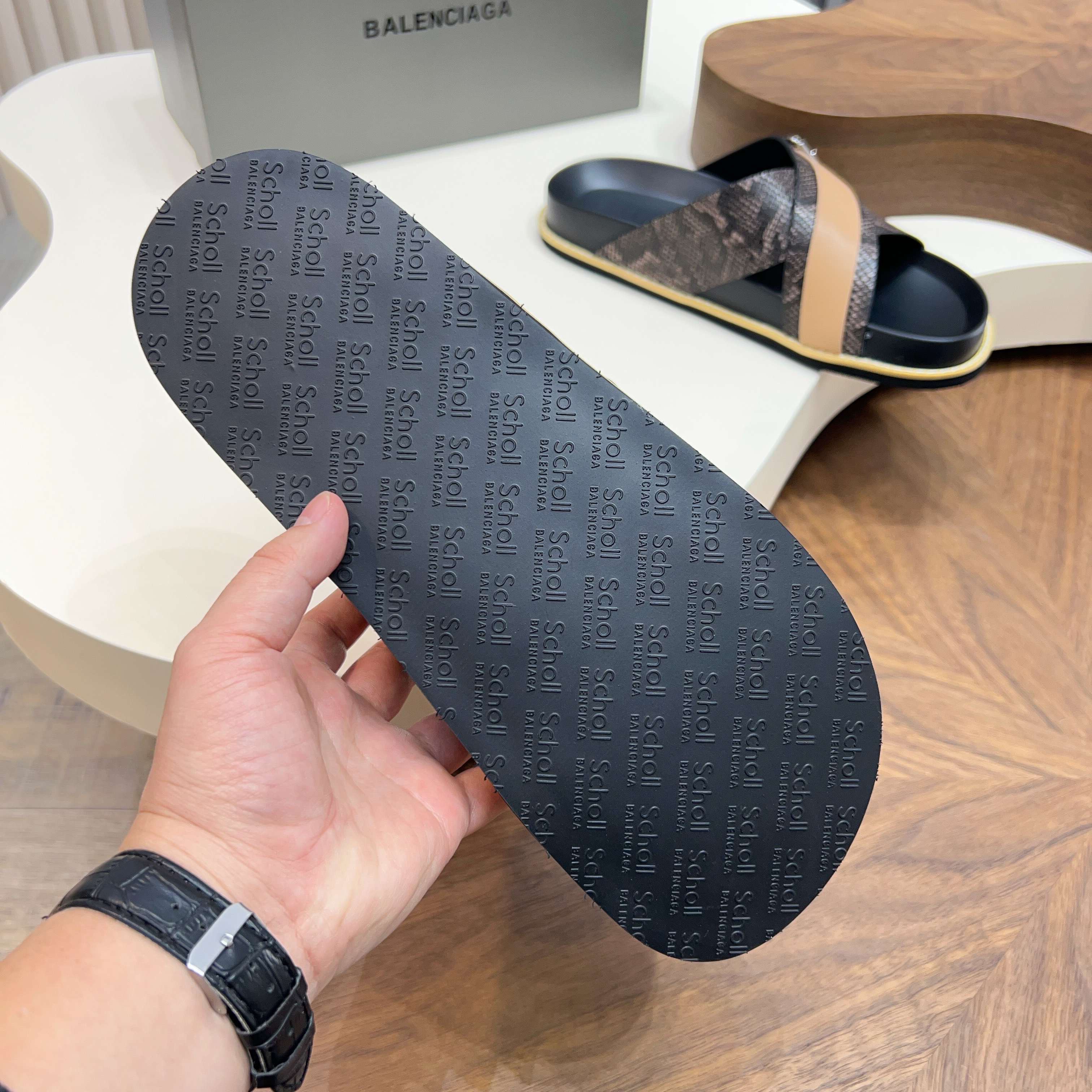 Сандалии мужские Balenciaga черного и коричневого цвета