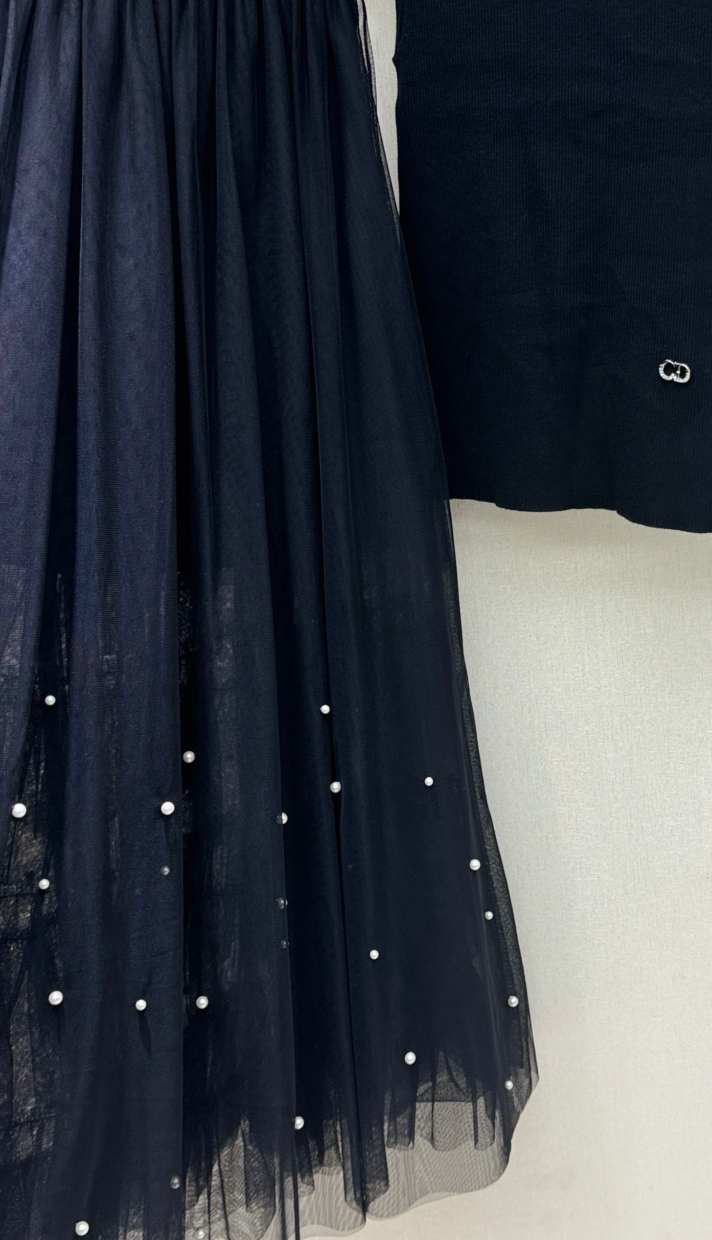 Юбка женская в стиле Dior миди из многослойной сетки чёрного цвета с декором из жемчужных бусин