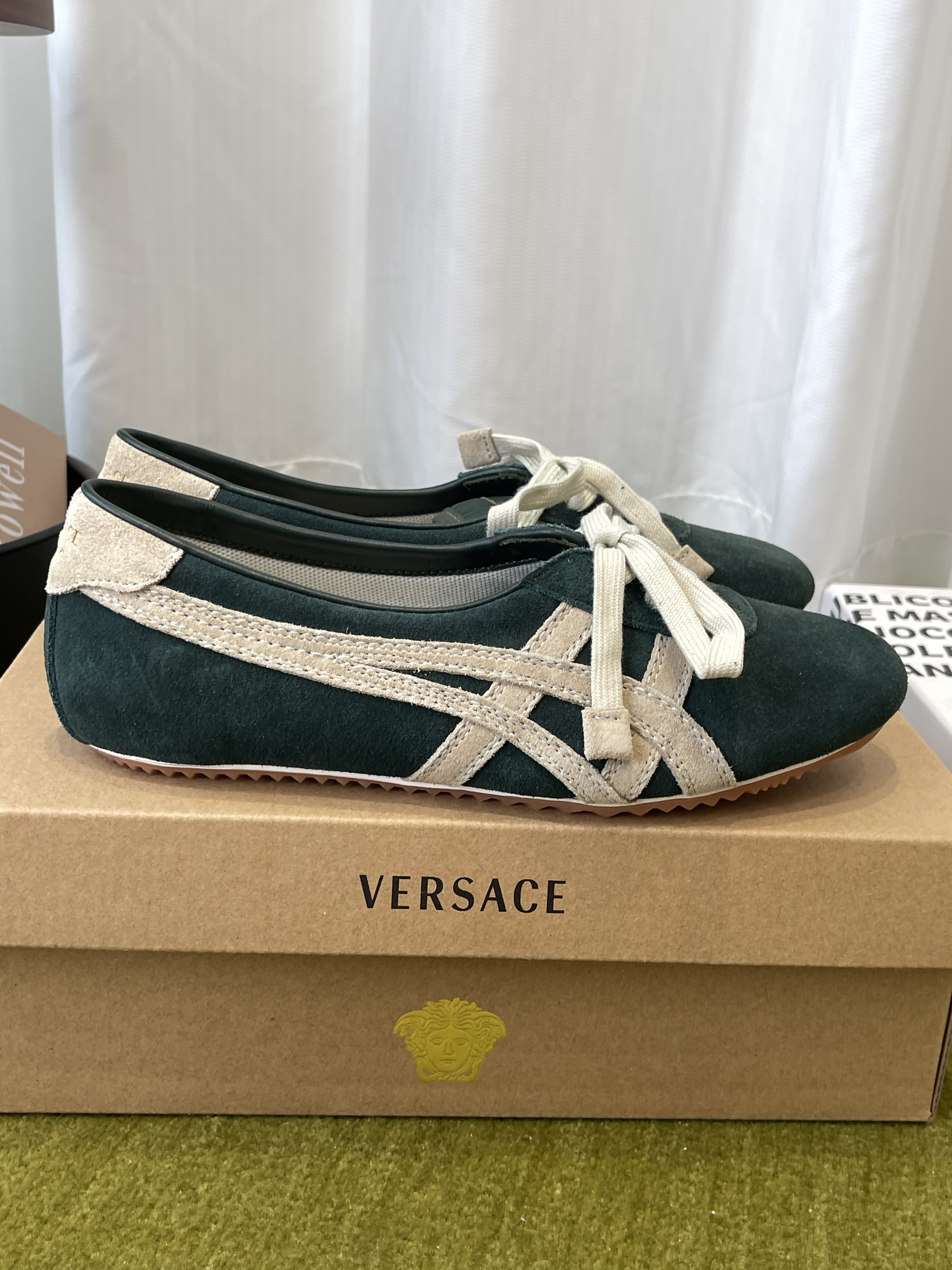 Кроссовки женские Onitsuka Tiger x Versace TAI-CHI Sakura зеленого цвета