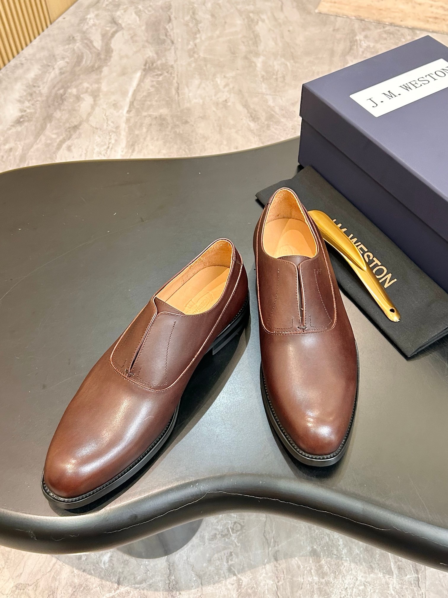 Туфли мужские J.M. Weston Iena Slip-On Oxford тёмно-коричневого цвета