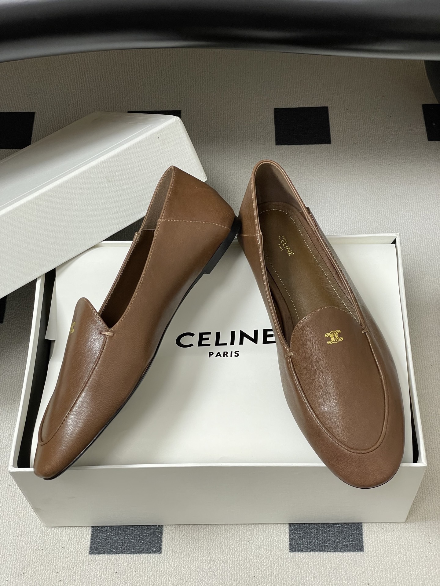 Лоферы женские Celine светло-коричневого цвета