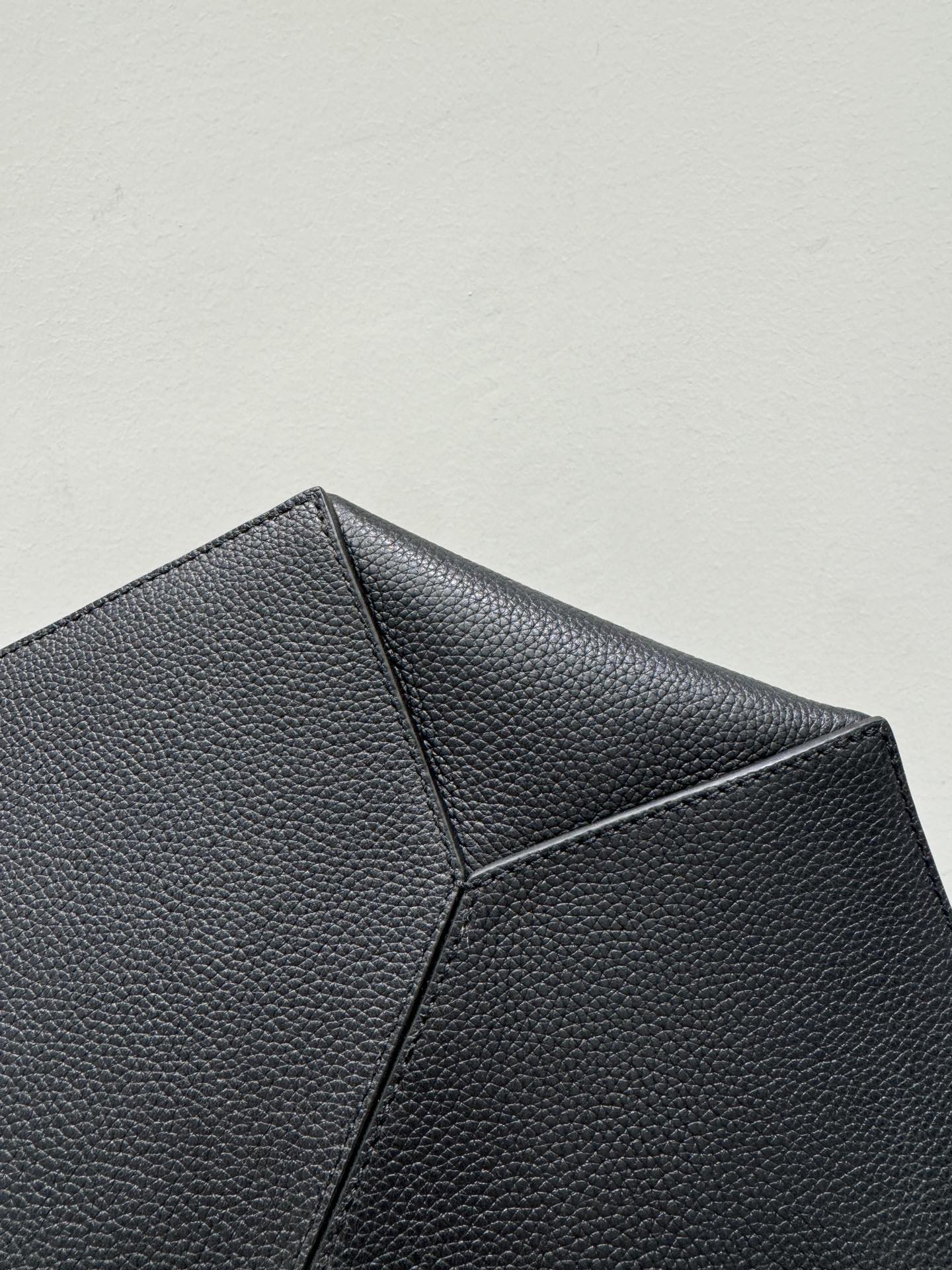 Сумка женская в стиле Loewe Puzzle Fold чёрного цвета