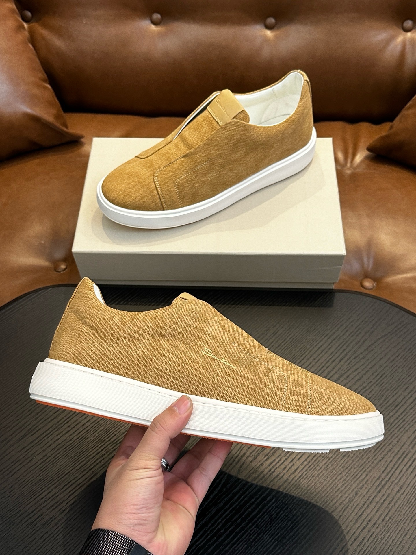 Слипоны мужские в стиле Santoni песочного цвета