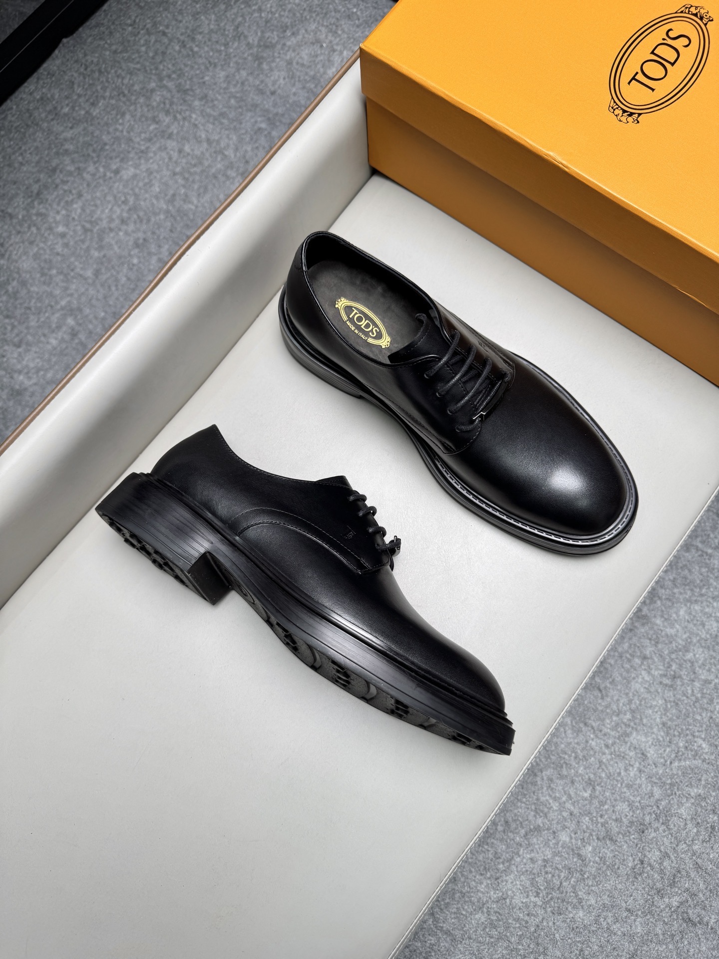 Туфли мужские в стиле Tod’s на шнуровке чёрного цвета