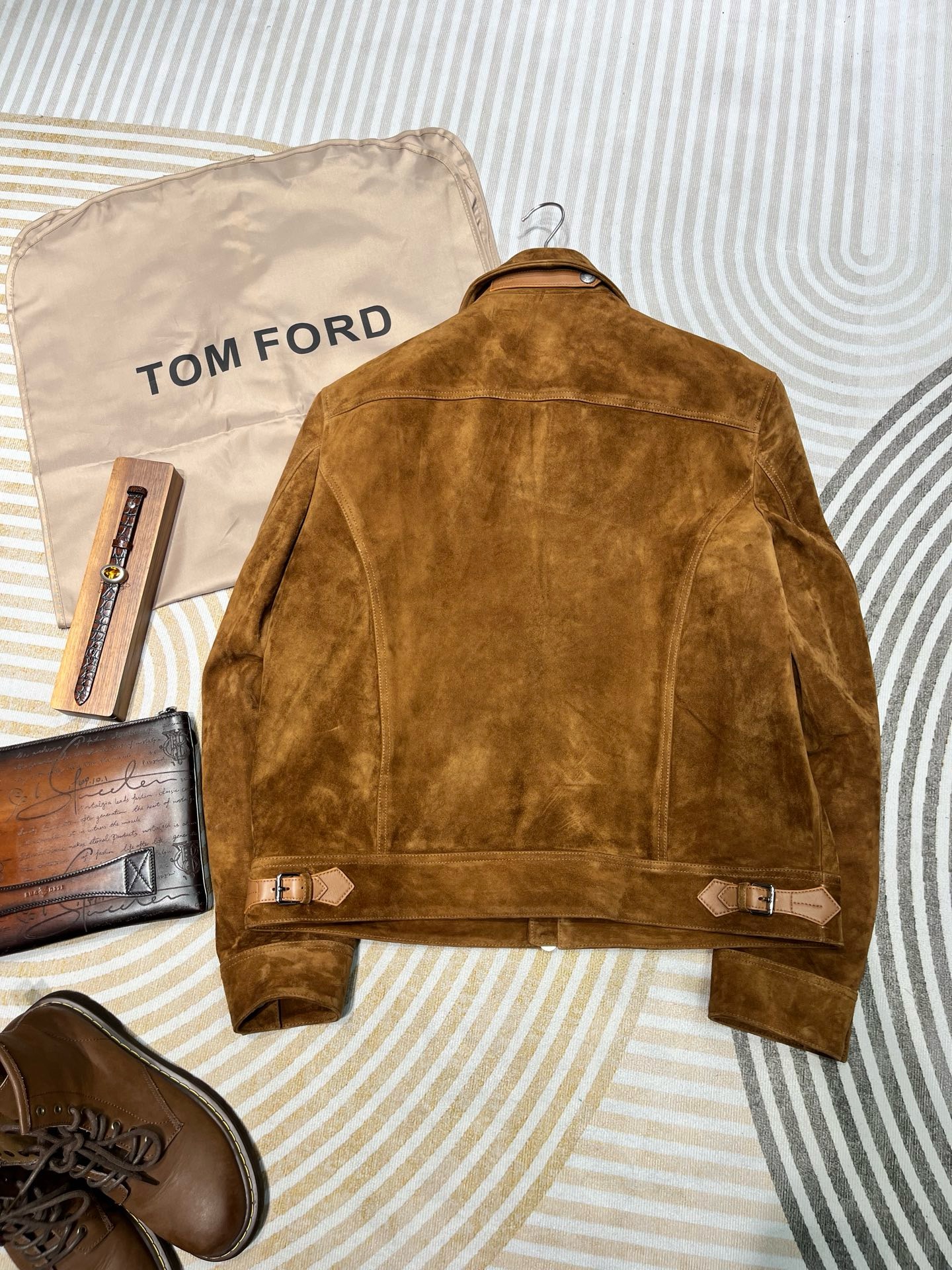 Куртка мужская Tom Ford коньячного цвета с отложным воротником и кожаной отделкой