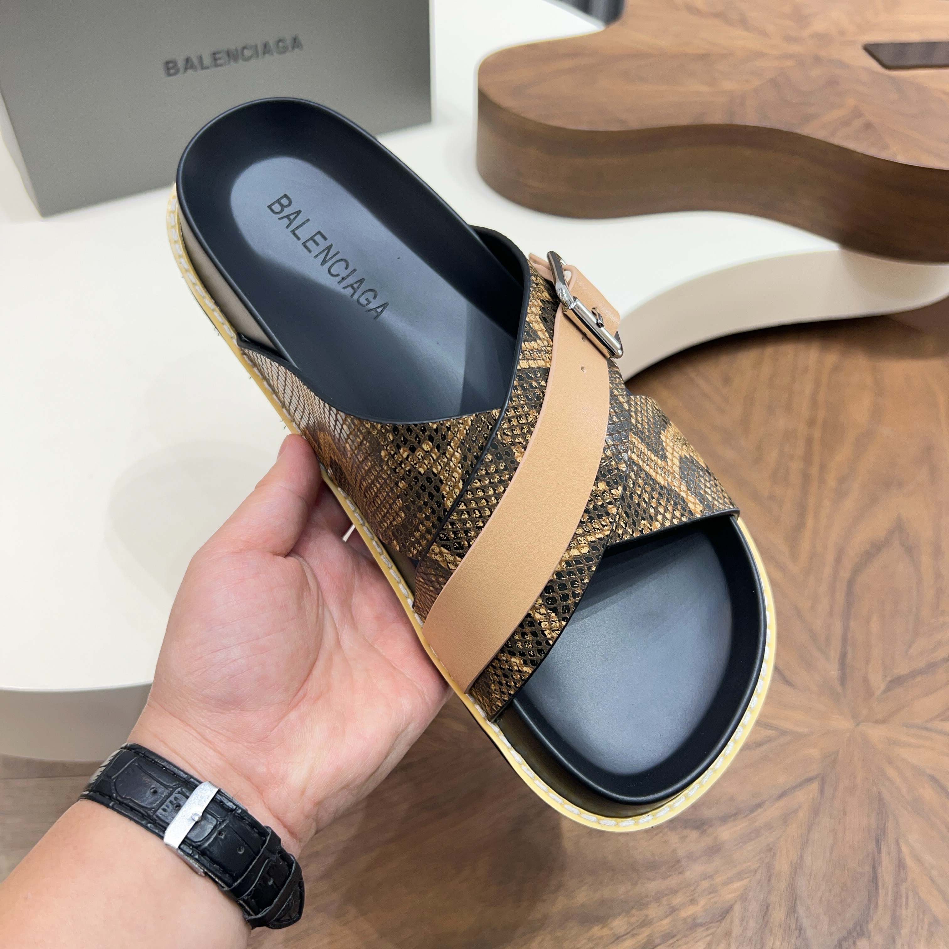 Сандалии мужские в стиле Balenciaga коричневого и черного цвета