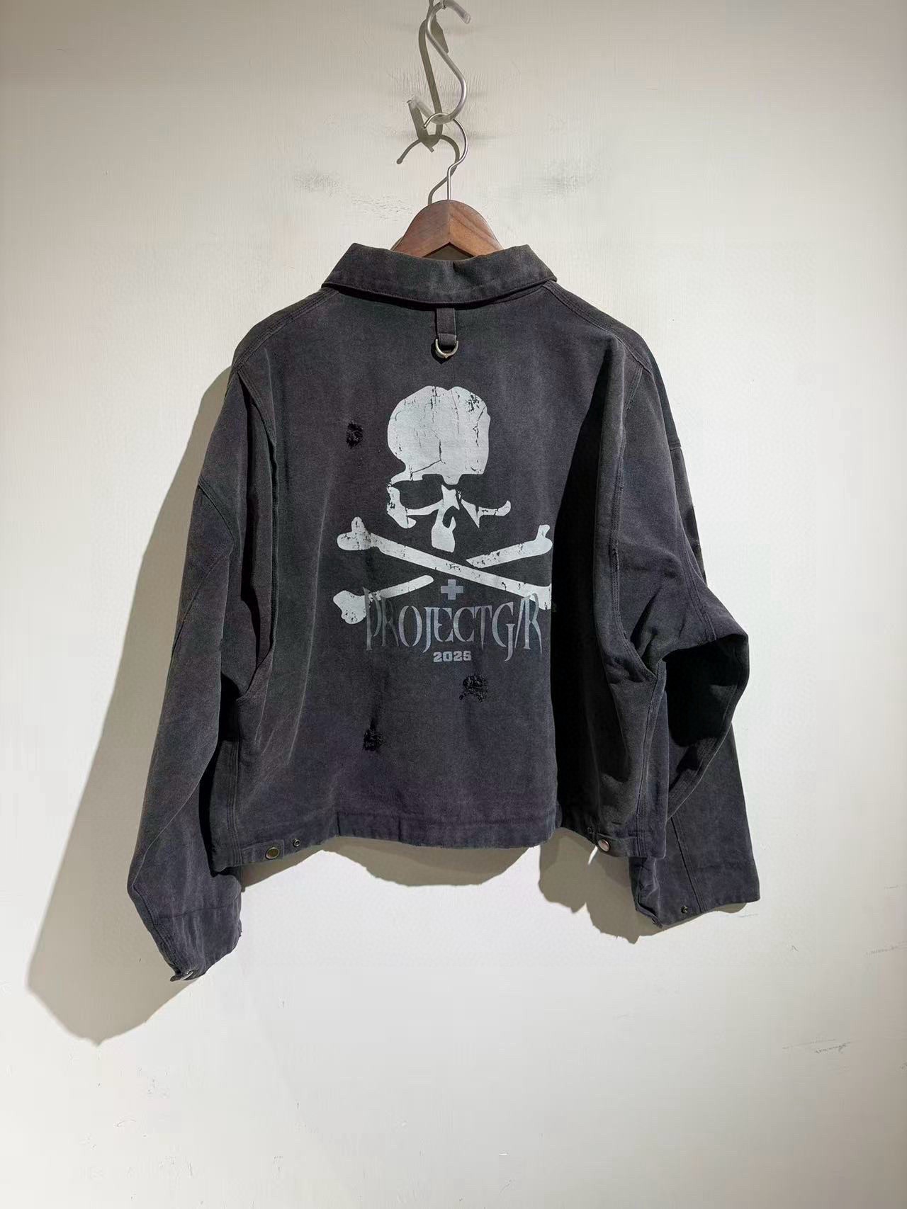 Куртка унисекс в стиле Project G/R x MMJ из плотного канваса чёрного цвета с эффектом состаривания