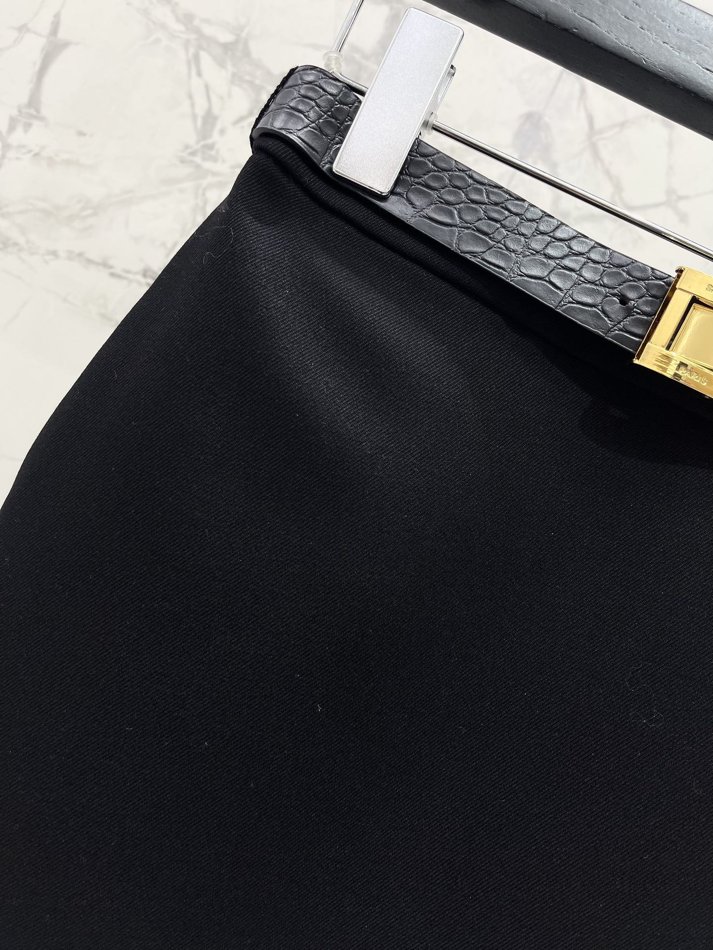 Юбка женская в стиле Saint Laurent с разрезом черного цвета