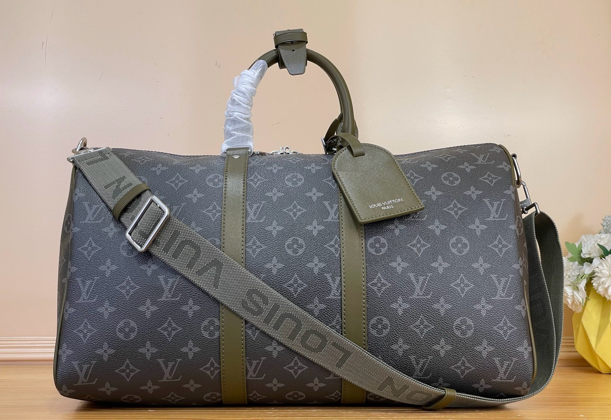 Сумка дорожная мужская Louis Vuitton Keepall Bandoulière 45 чёрно-зелёного цвета