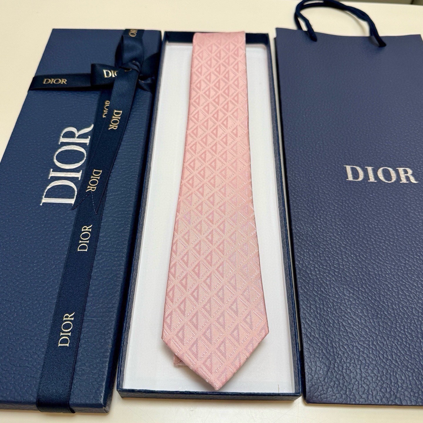 Галстук мужской в стиле Dior чёрного цвета с жаккардовым узором