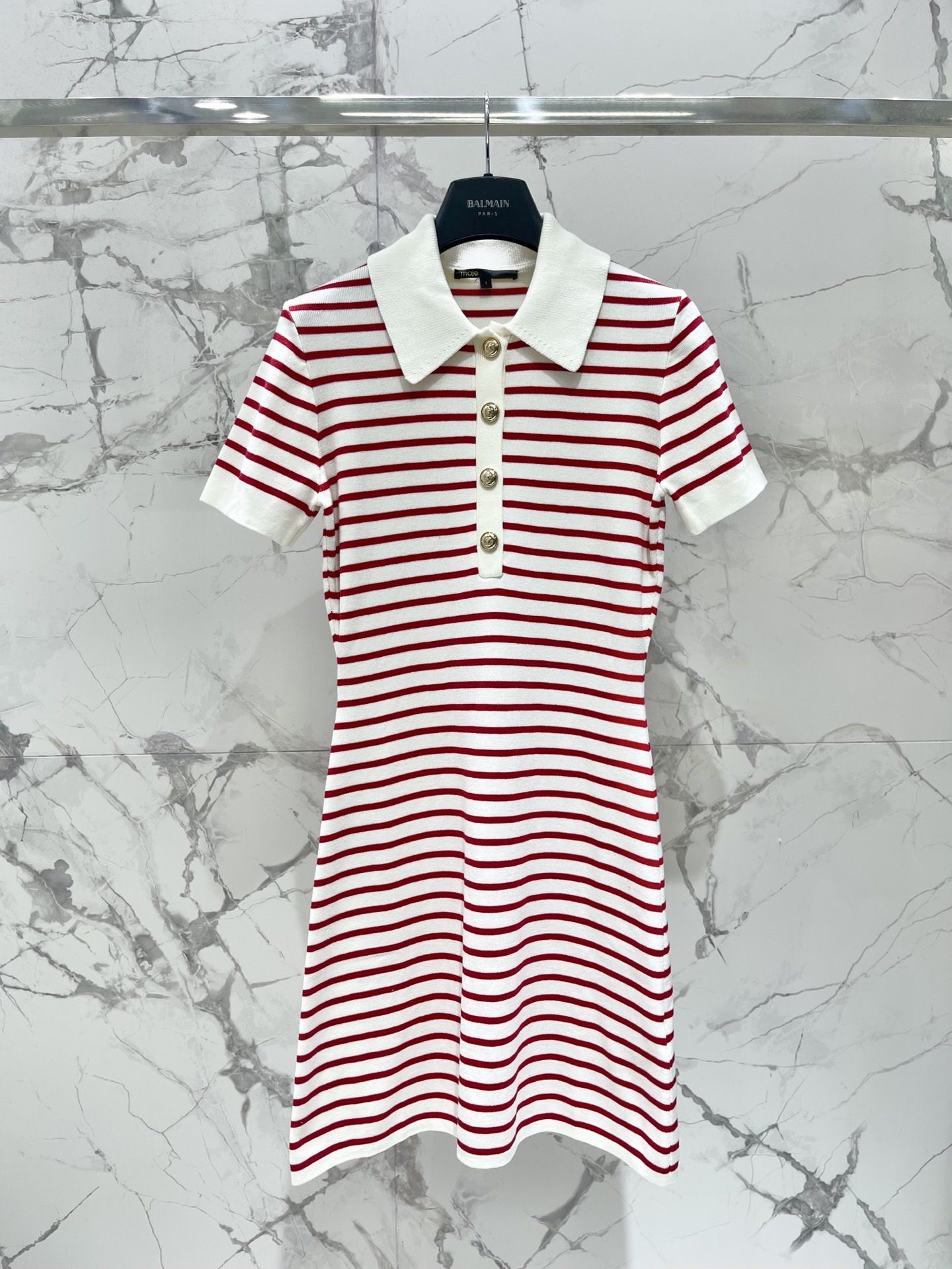 Платье женское в стиле Maje трикотажное в полоску с воротником polo красного цвета