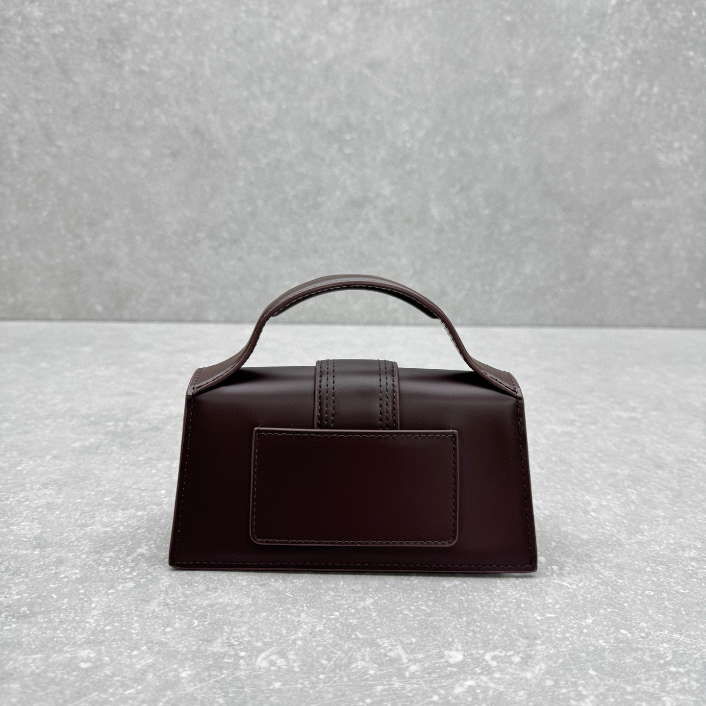 Сумка женская Jacquemus Bambino мини из лакированной кожи шоколадного  цвета