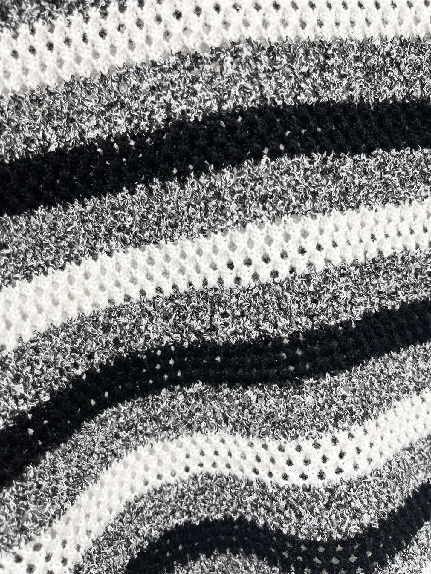 Джемпер женский в стиле Gucci из хлопкового трикотажа в полоску бело-синего цвета