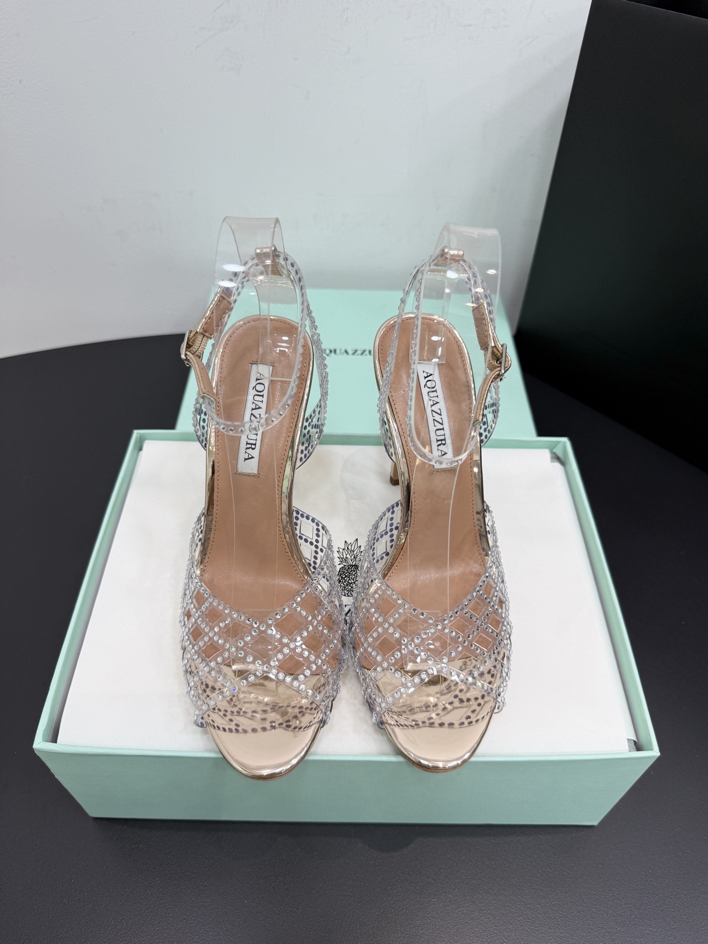 Босоножки женские  Aquazzura бежевого цвета