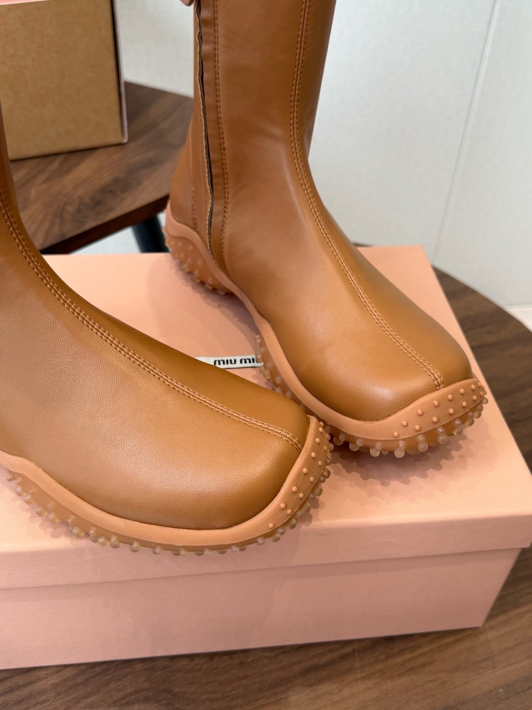 Сапоги женские Miu Miu коричневого цвета