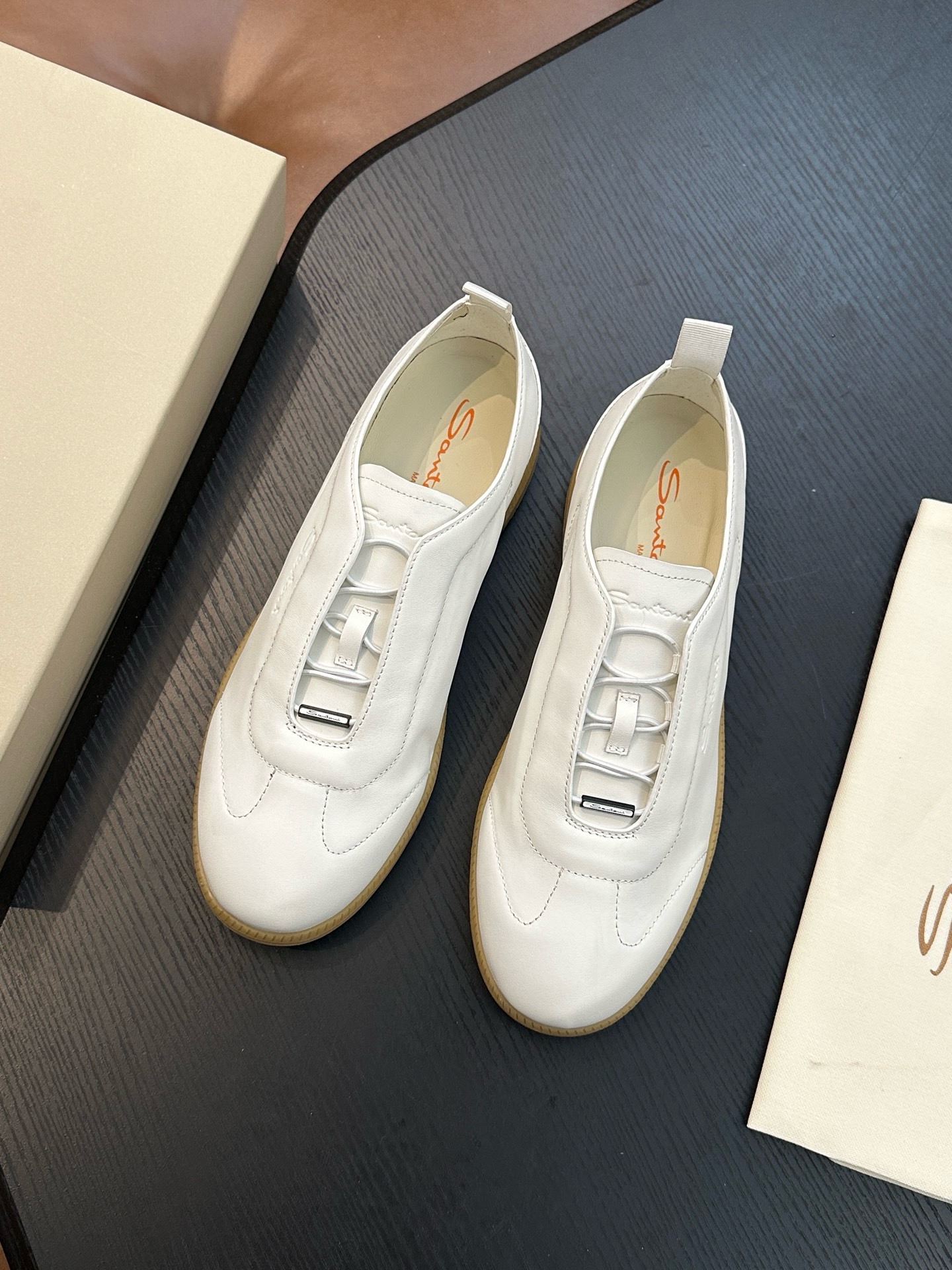 Кеды мужские в стиле Santoni из натуральной кожи белого цвета