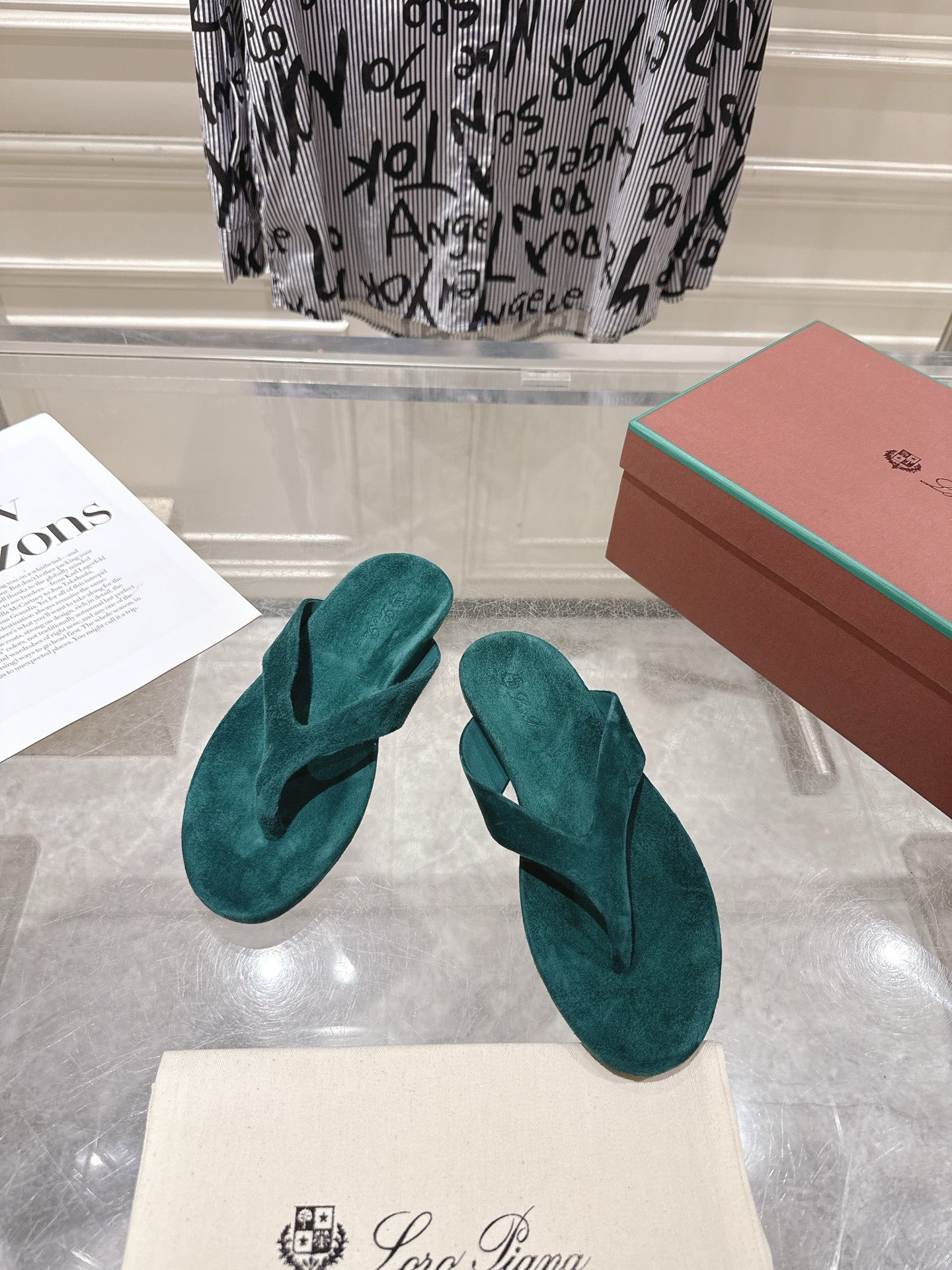 Шлёпанцы женские в стиле Loro Piana изумрудного цвета