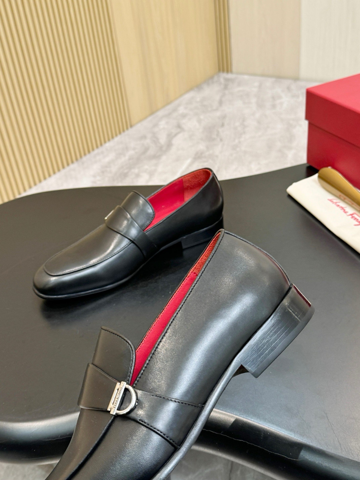 Лоферы мужские в стиле Salvatore Ferragamo Gancini чёрного цвета
