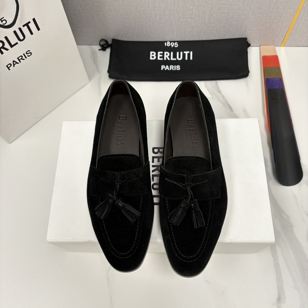 Лоферы мужские в стиле Berluti Lorenzo из натуральной замши черного цвета