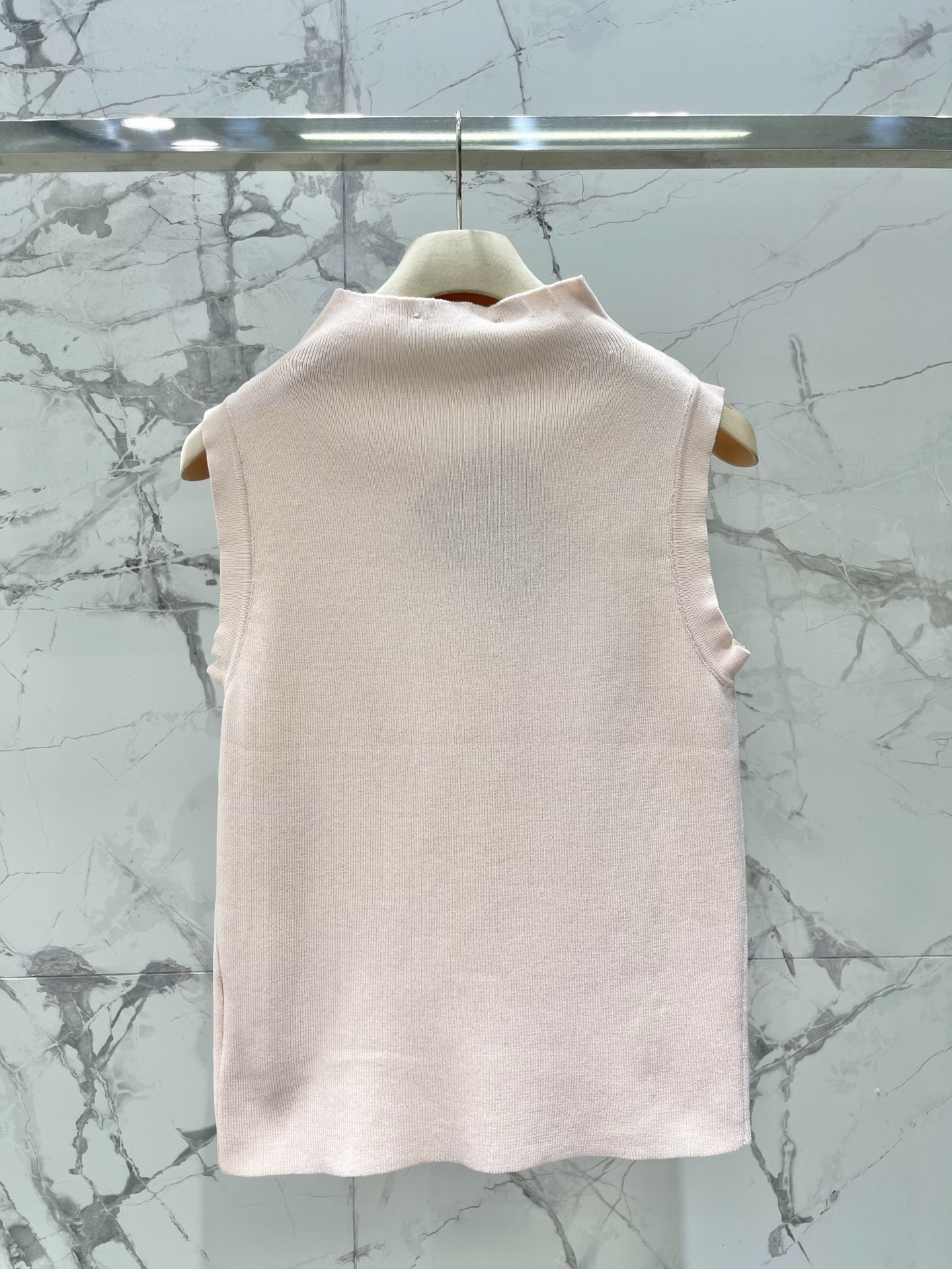 Костюм женский в стиле Miu Miu трикотажный: топ без рукавов и юбка миди плиссированная