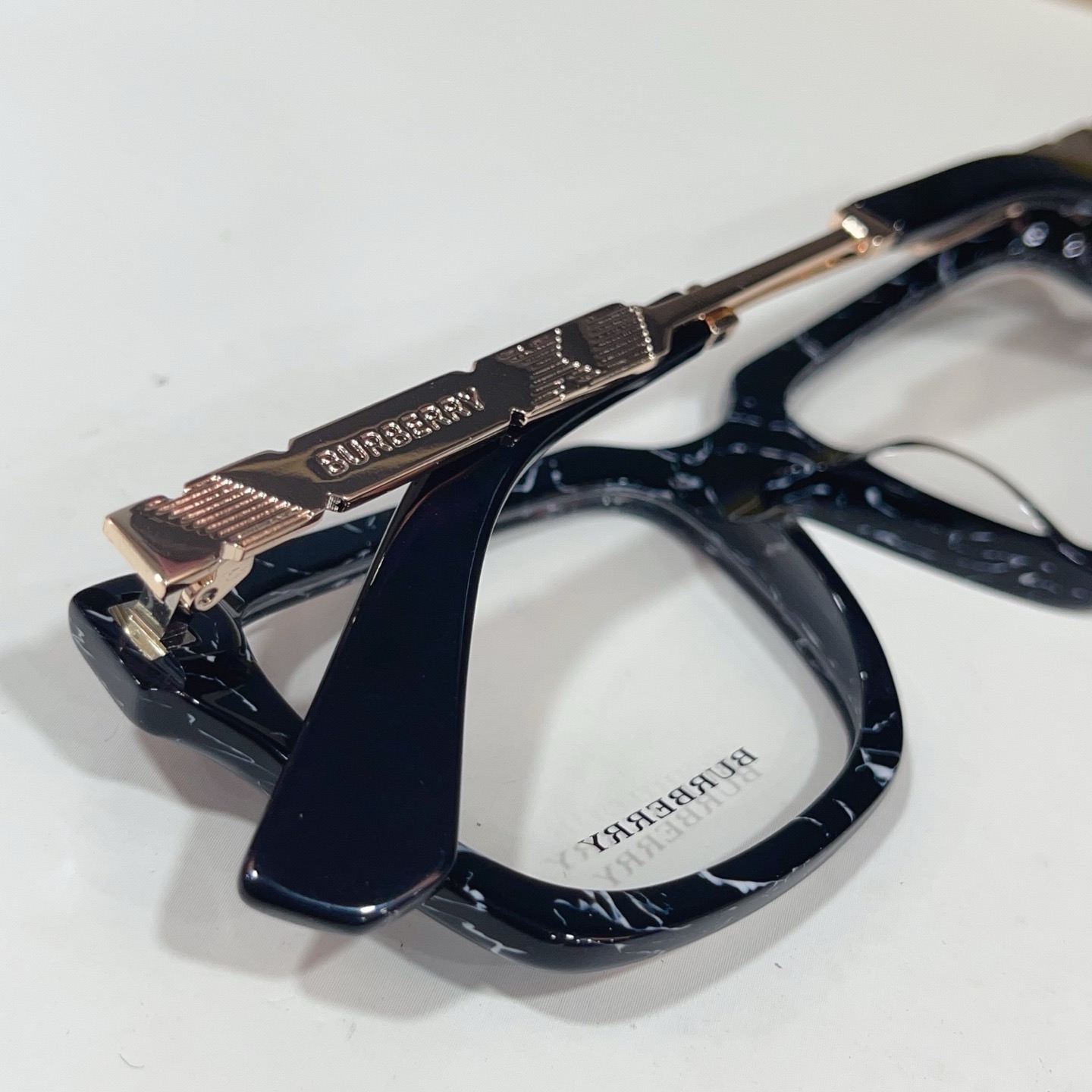 Оправа в стиле Burberry BE2429U