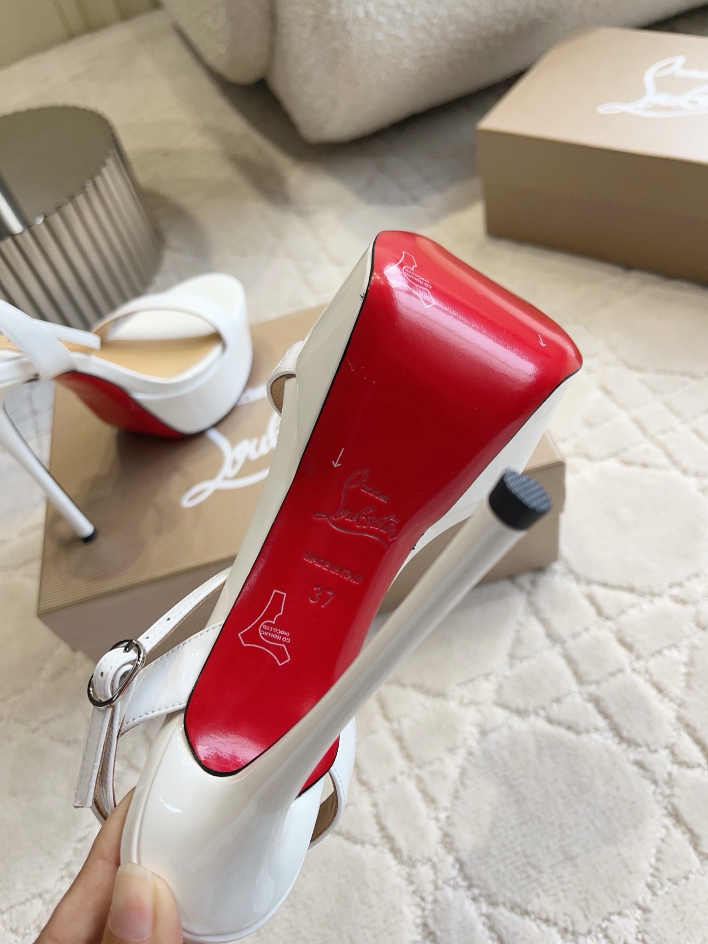Босоножки женские в стиле Christian Louboutin So Kate на платформе белого цвета