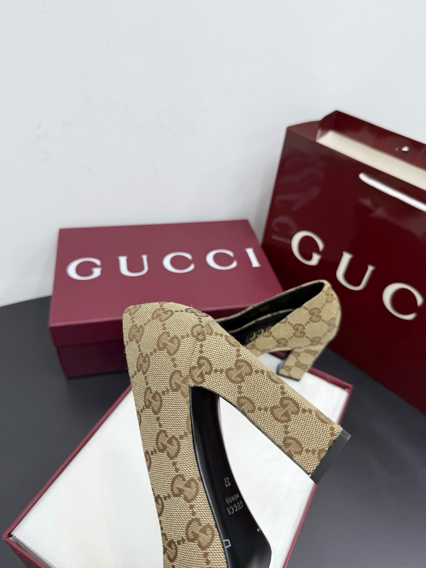 Туфли женские в стиле Gucci Horsebit бежево-коричневого цвета
