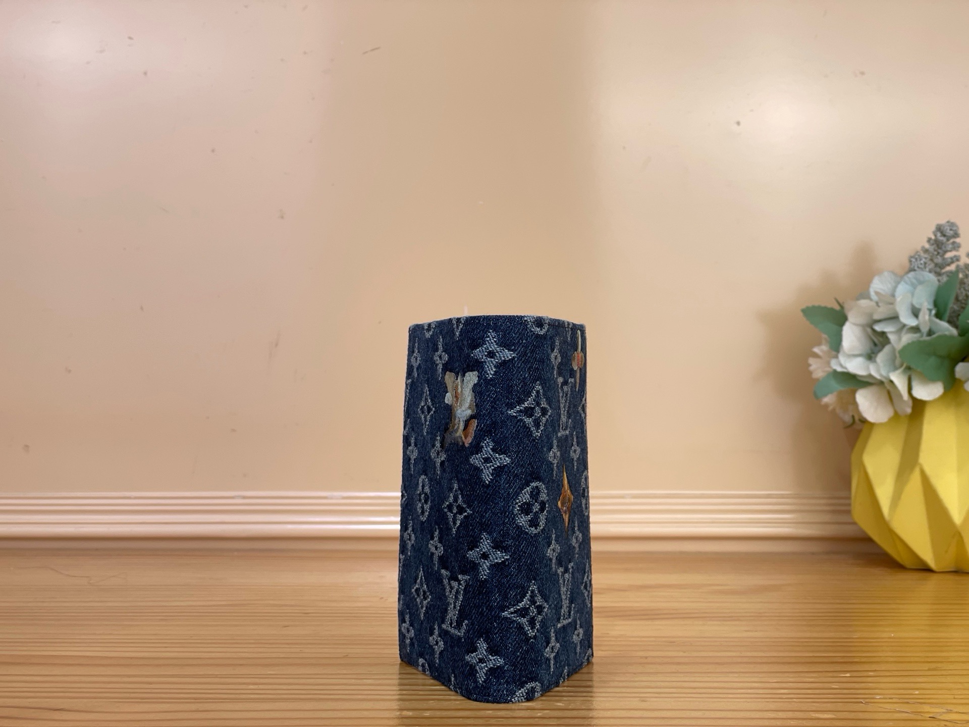 Обложка для паспорта женская Louis Vuitton синего цвета