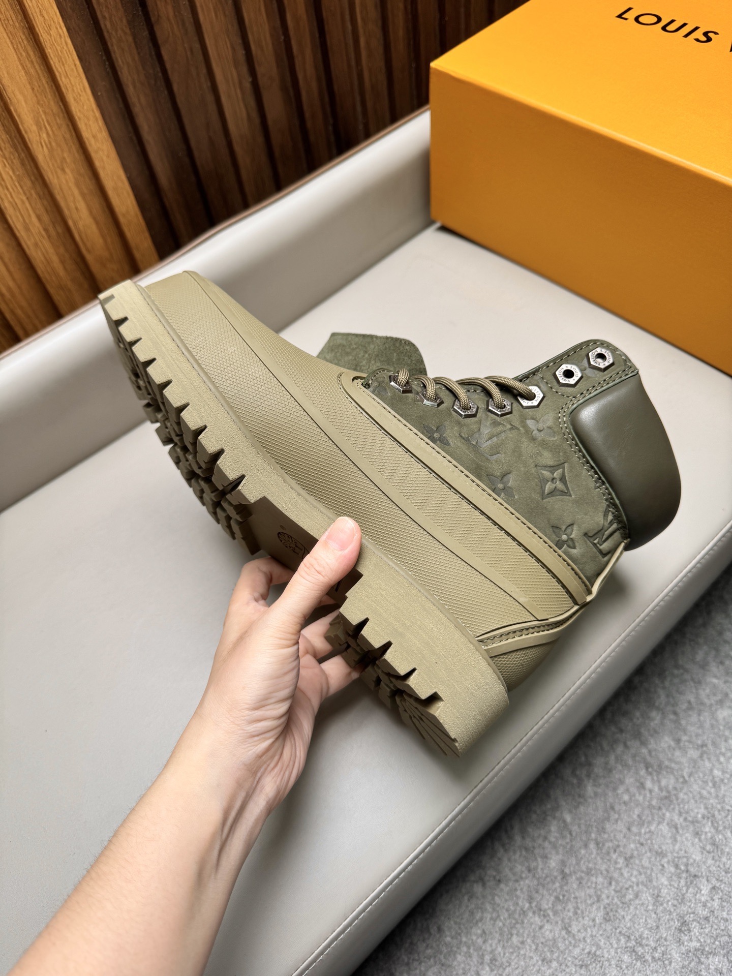 Ботинки мужские Louis Vuitton LV Remix Combat Boot цвета хаки