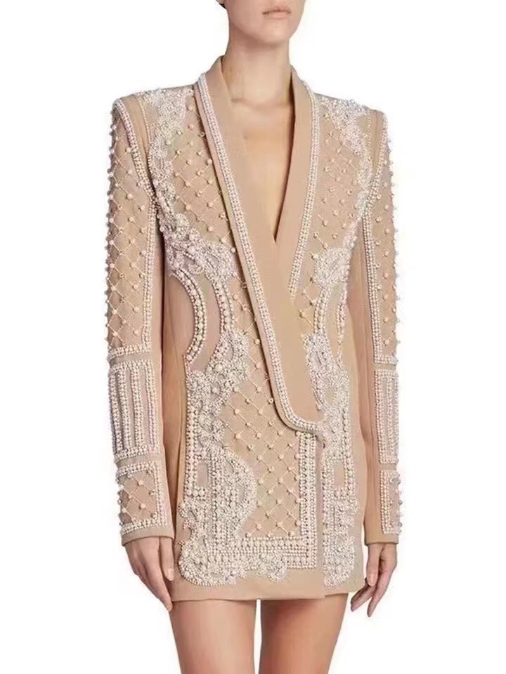 Жакет женский в стиле Balmain из плотной костюмной ткани бежевого цвета с ручной жемчужной вышивкой