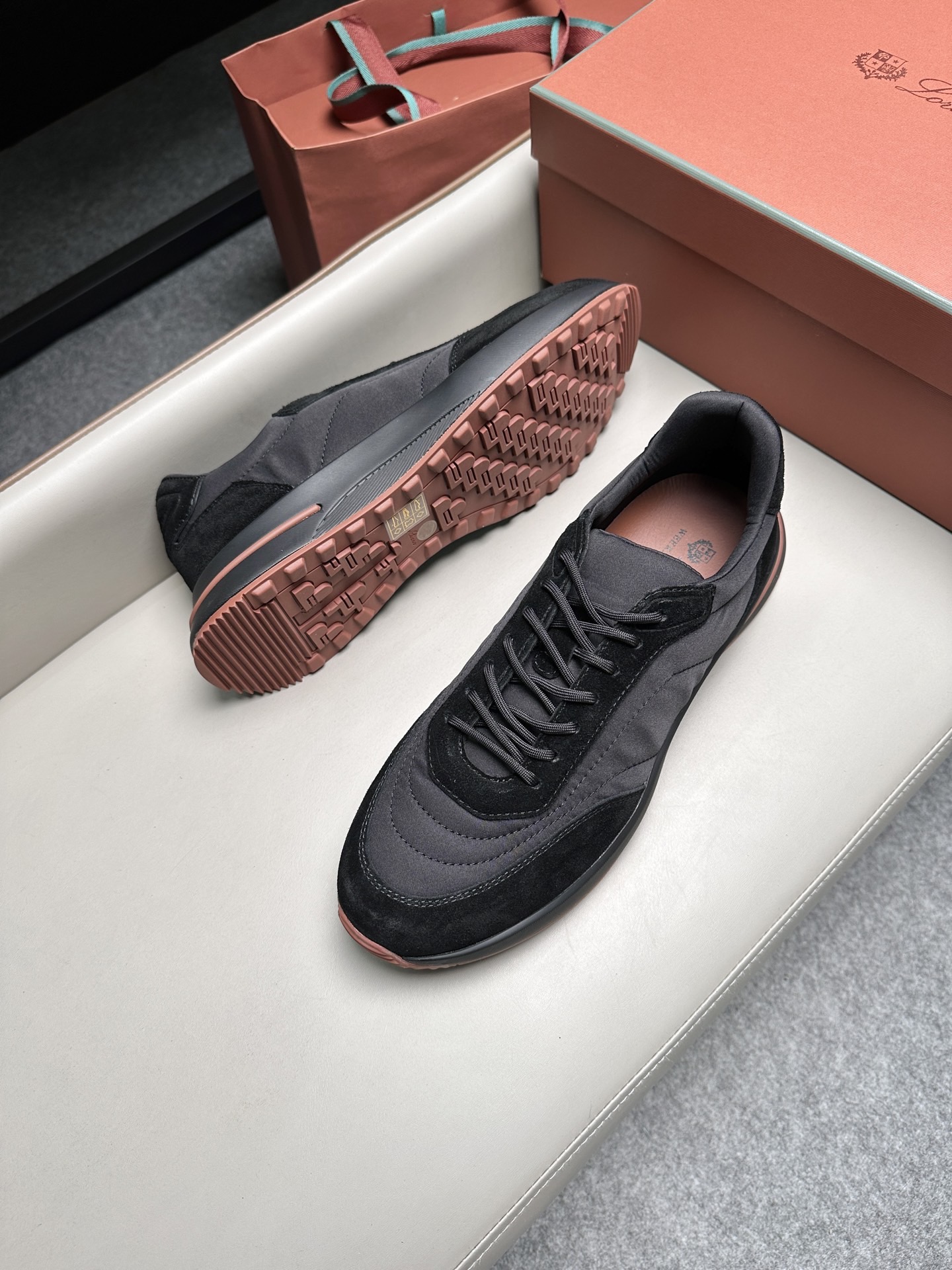 Кроссовки мужские в стиле Loro Piana черного цвета