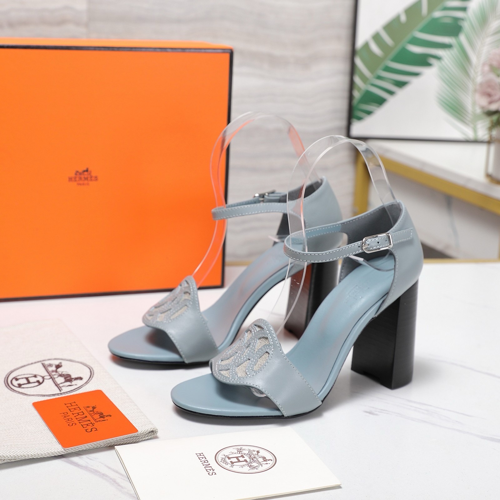 Босоножки женские Hermès голубого цвета