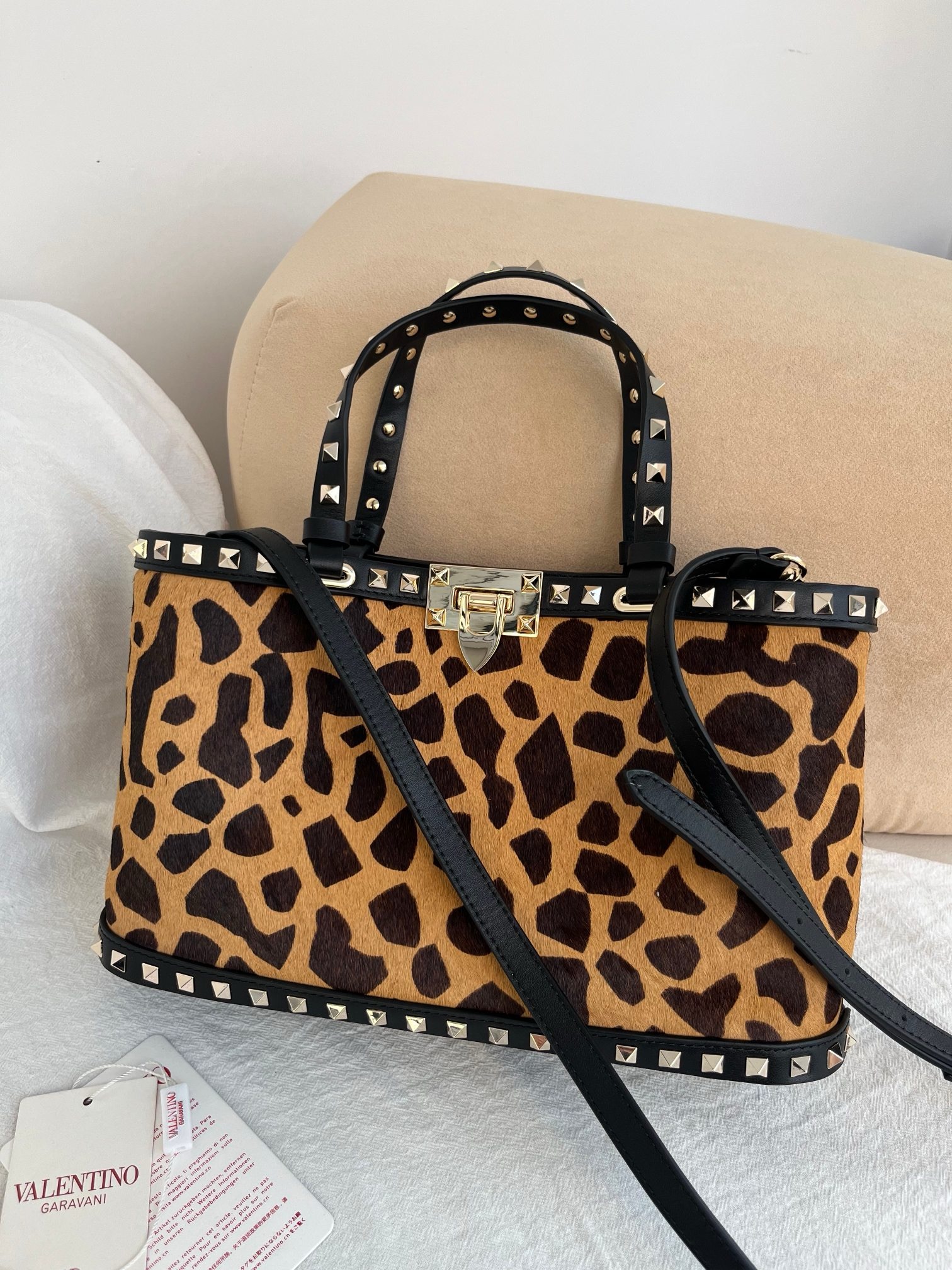 Сумка женская Valentino Garavani Rockstud с леопардовым принтом