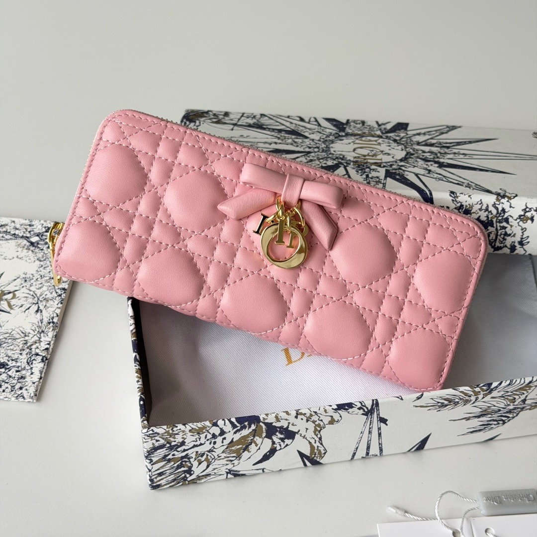 Кошелёк женский Dior розового цвета