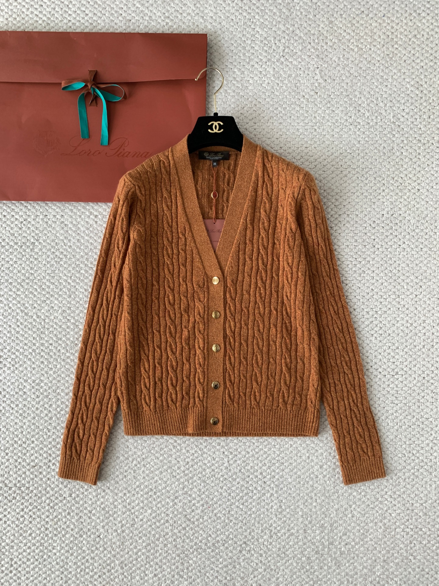 Кардиган женский Loro Piana с узором косы коричневого цвета