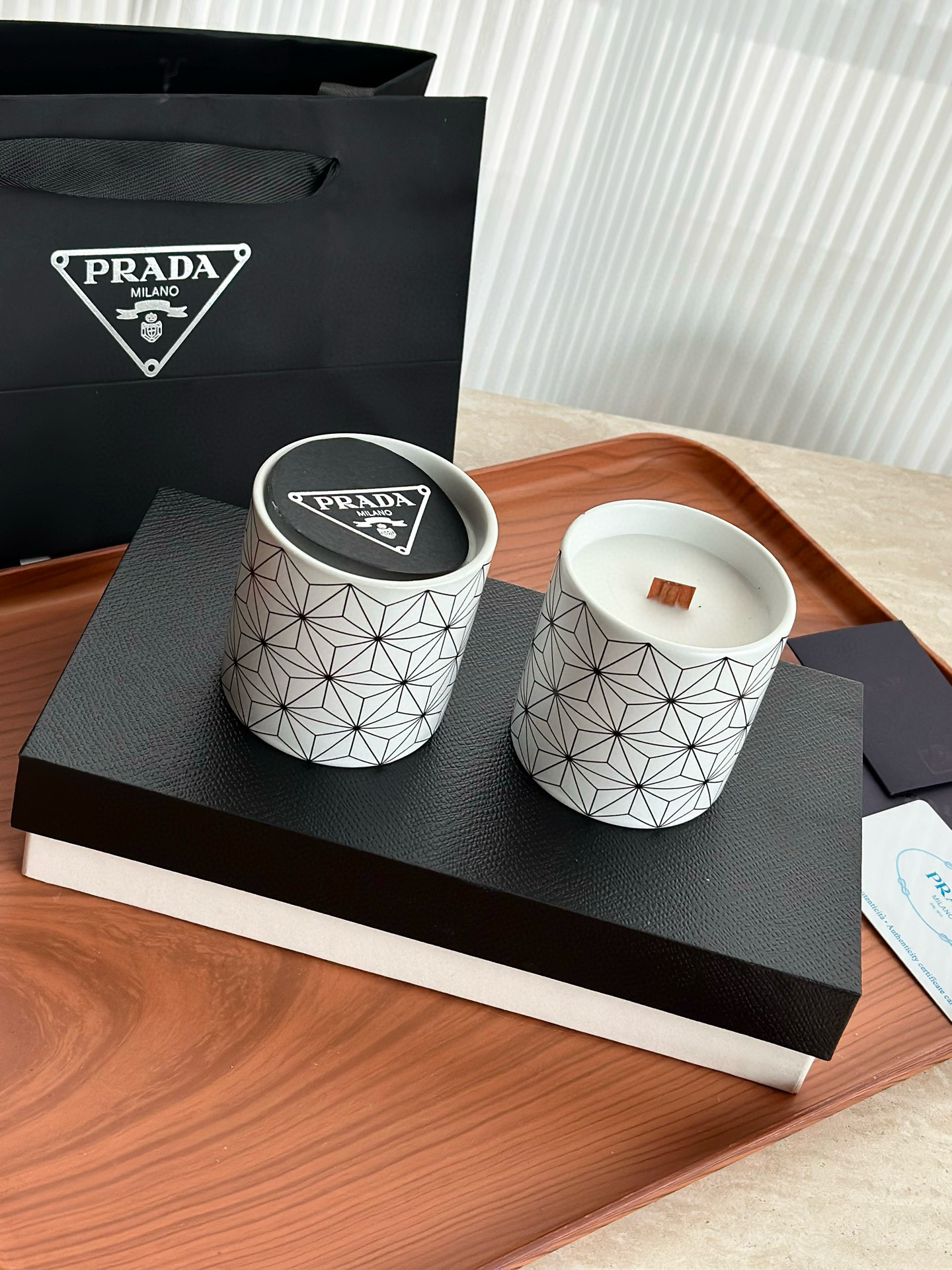  Свечи ароматические в стиле Prada, белый геометрический набор из 2 шт.