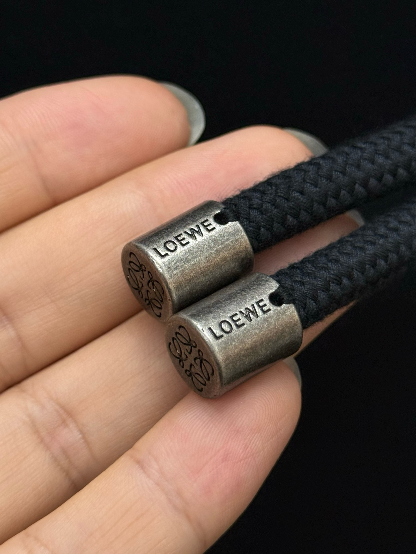 Худи мужское в стиле Loewe Loe из махрового хлопка чёрного цвета с кожаным накладным карманом