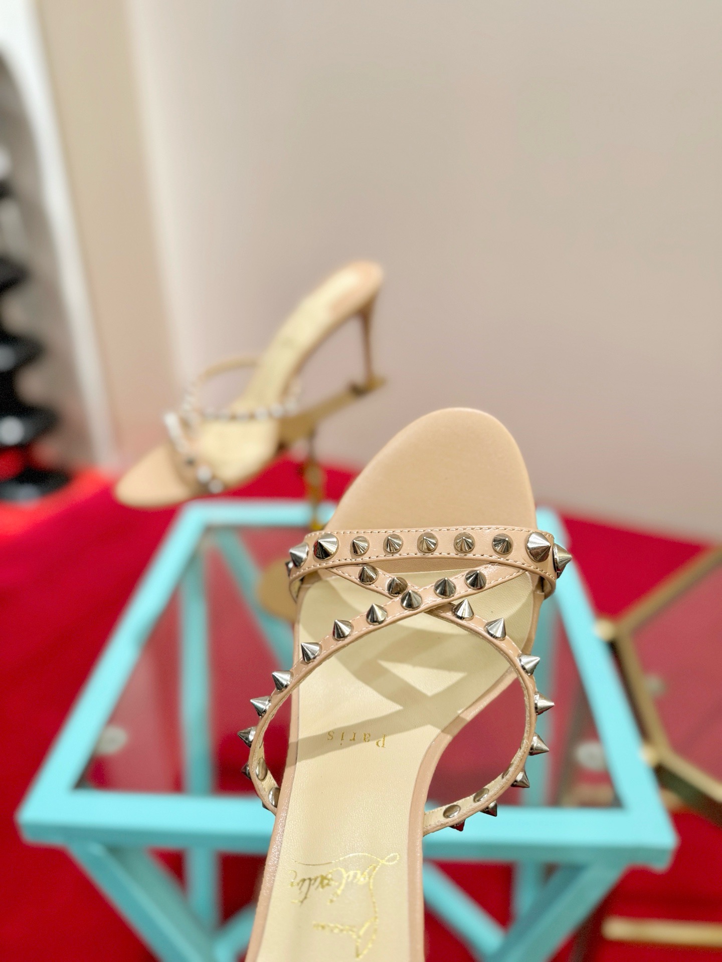 Мюли женские в стиле Christian Louboutin So Kate бежевого цвета
