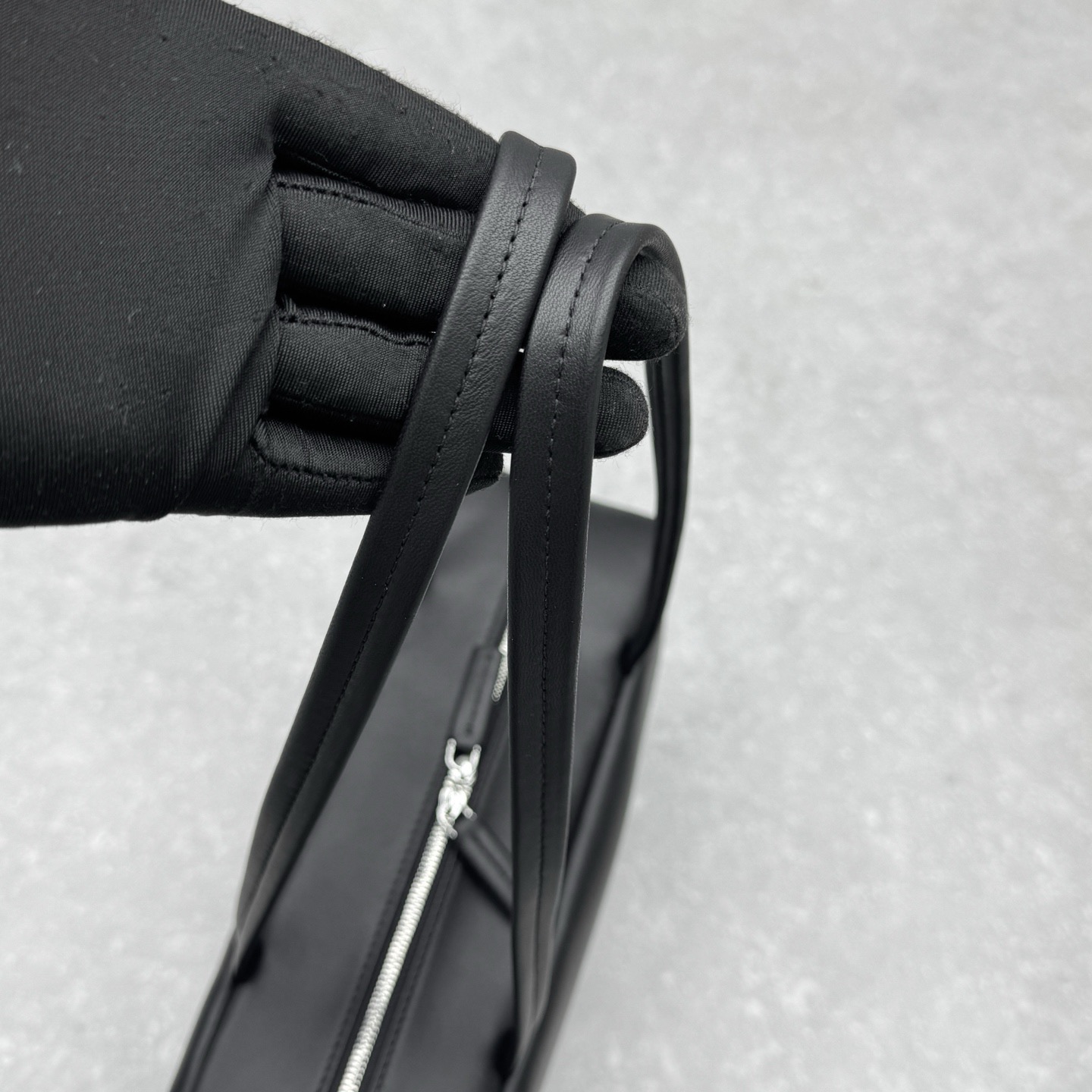 Сумка женская в стиле The Row Astra чёрного  цвета