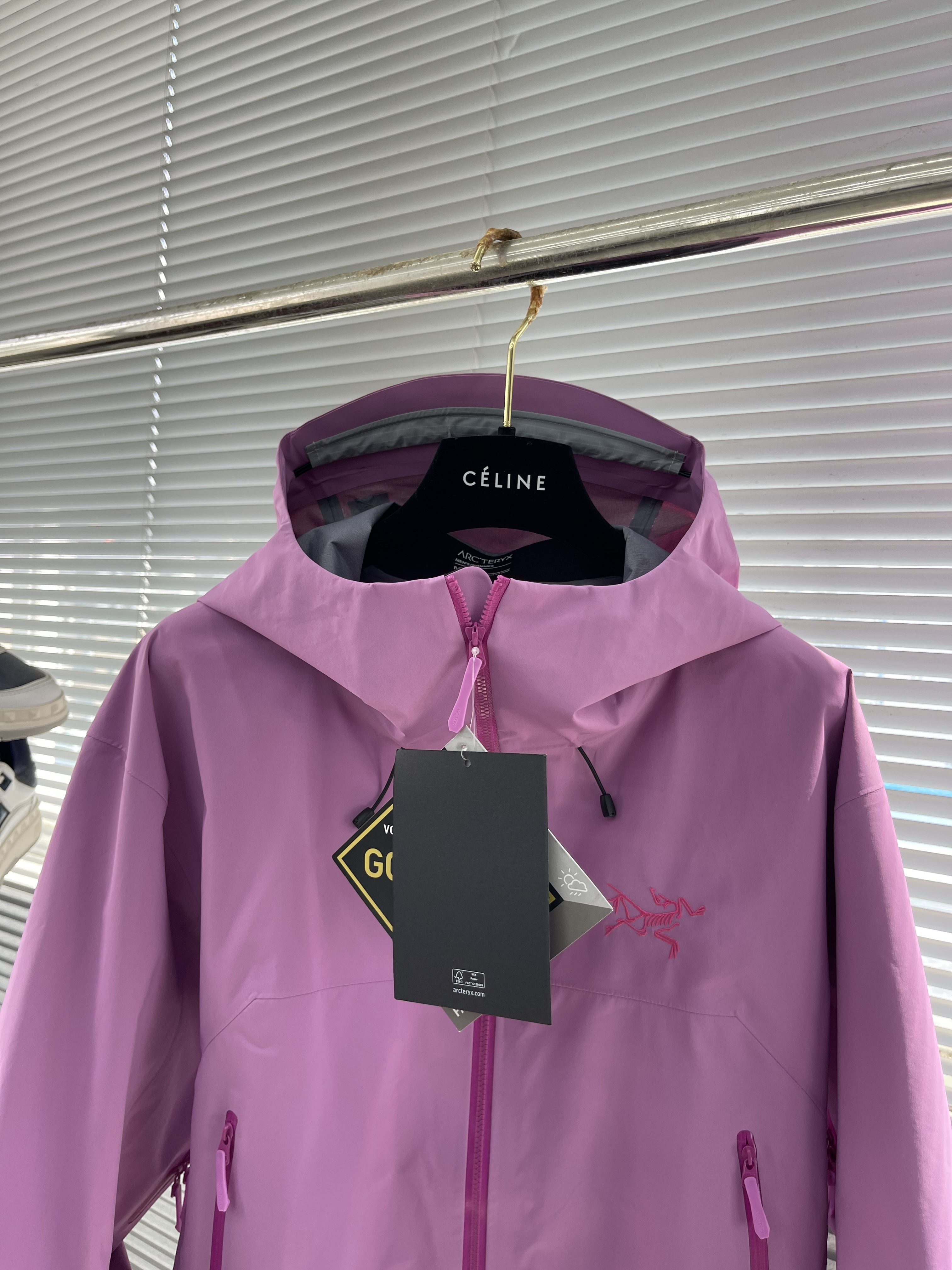 Куртка унисекс в стиле Arc’teryx Beta SL  розового цвета