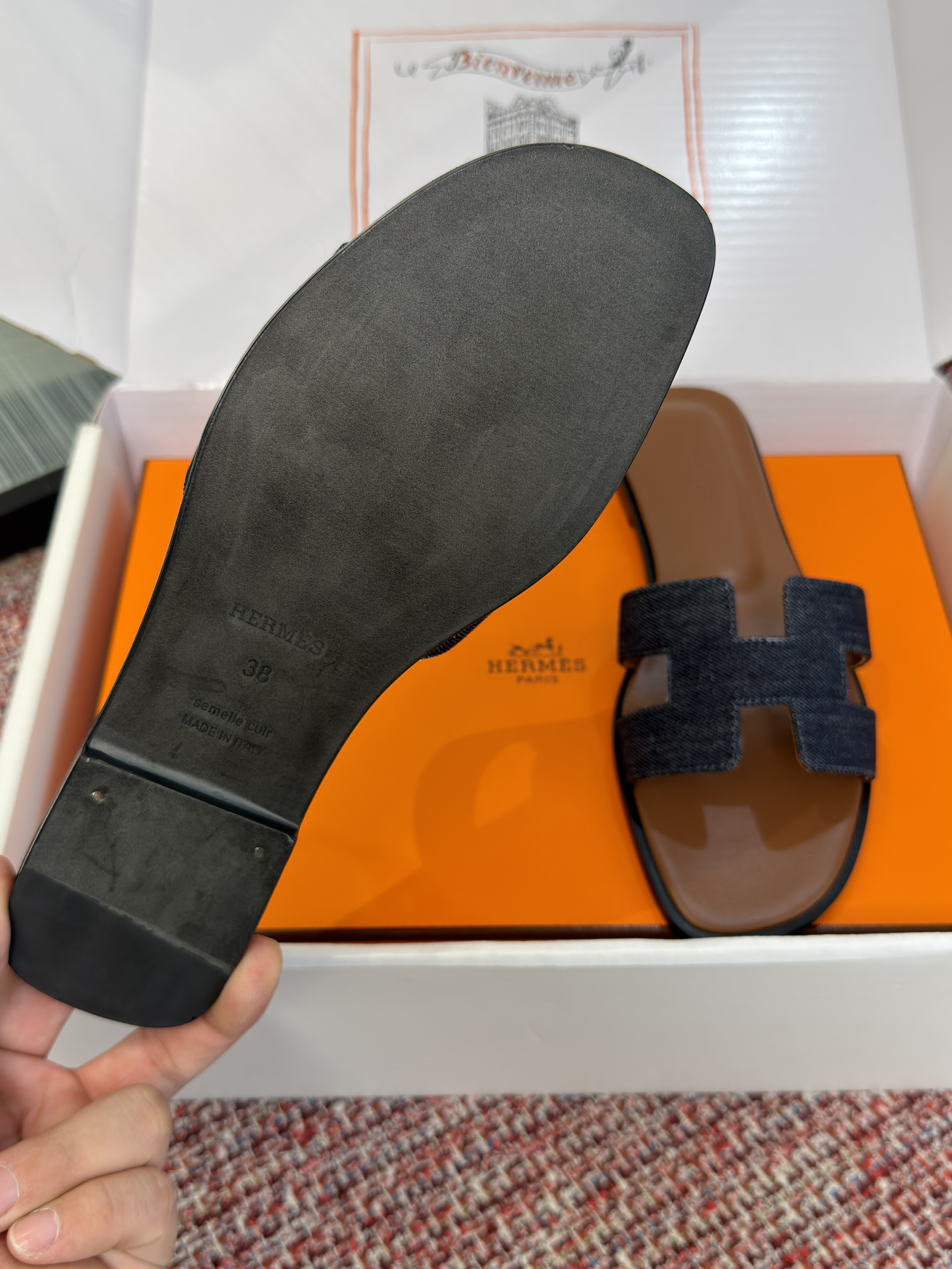 Шлёпанцы женские в стиле Hermès Oran тёмно-серого и коричневого цвета