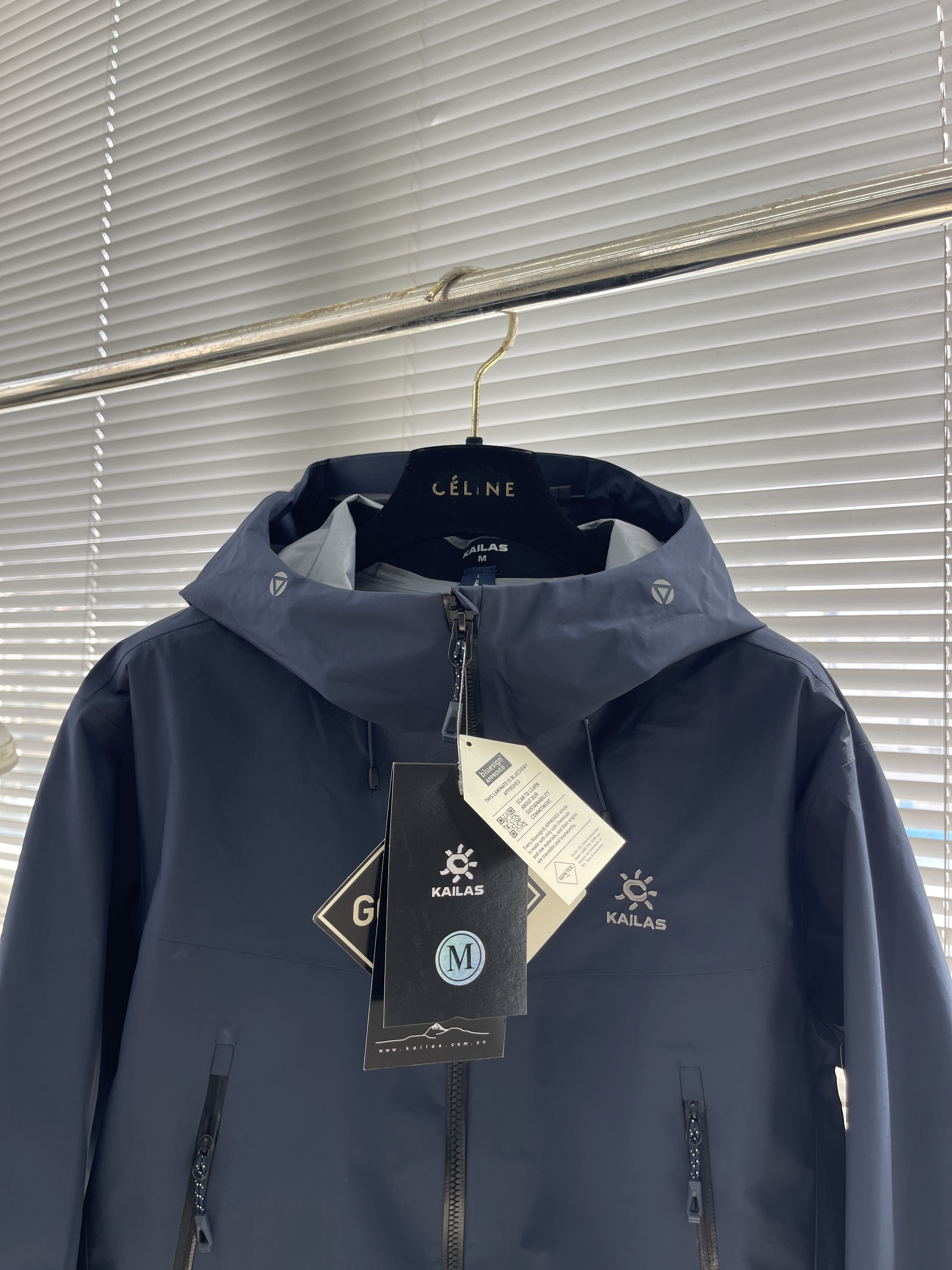 Куртка мужская Kailas softshell с капюшоном тёмно-синего цвета водо- и ветрозащитная