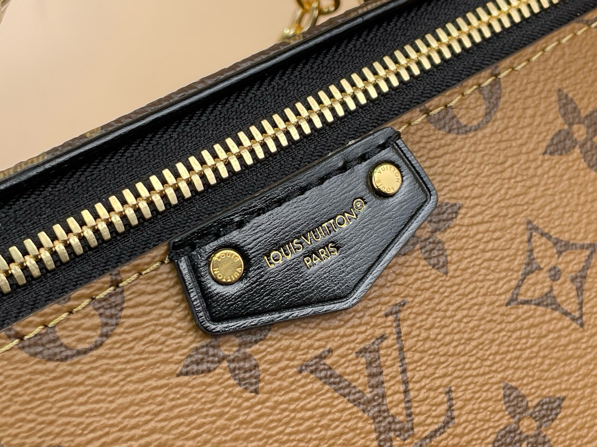 Сумка женская Louis Vuitton Vanity Pouch Trunk из коричневого цвета