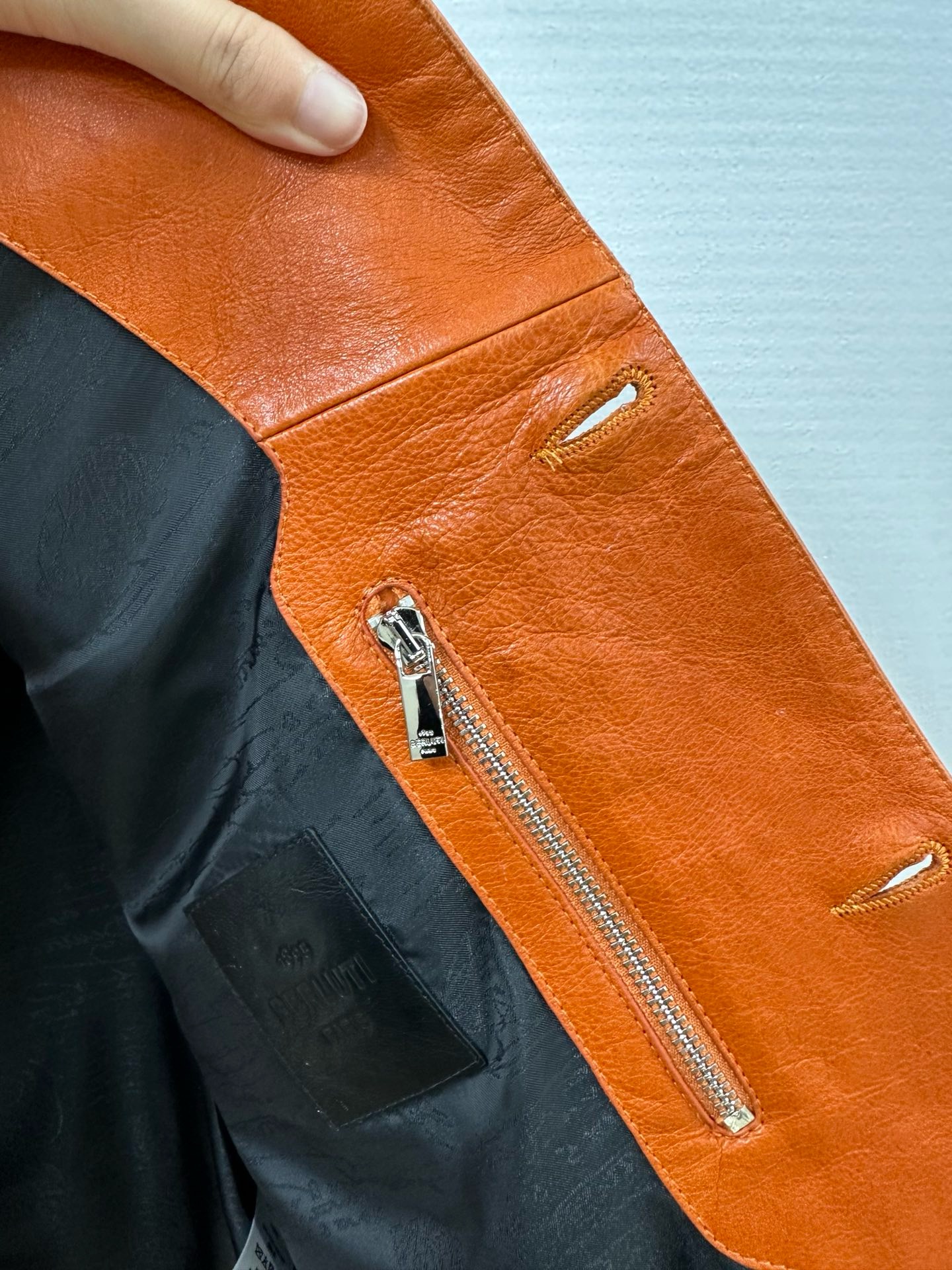 Куртка мужская Berluti коньячного цвета с винтажной обработкой