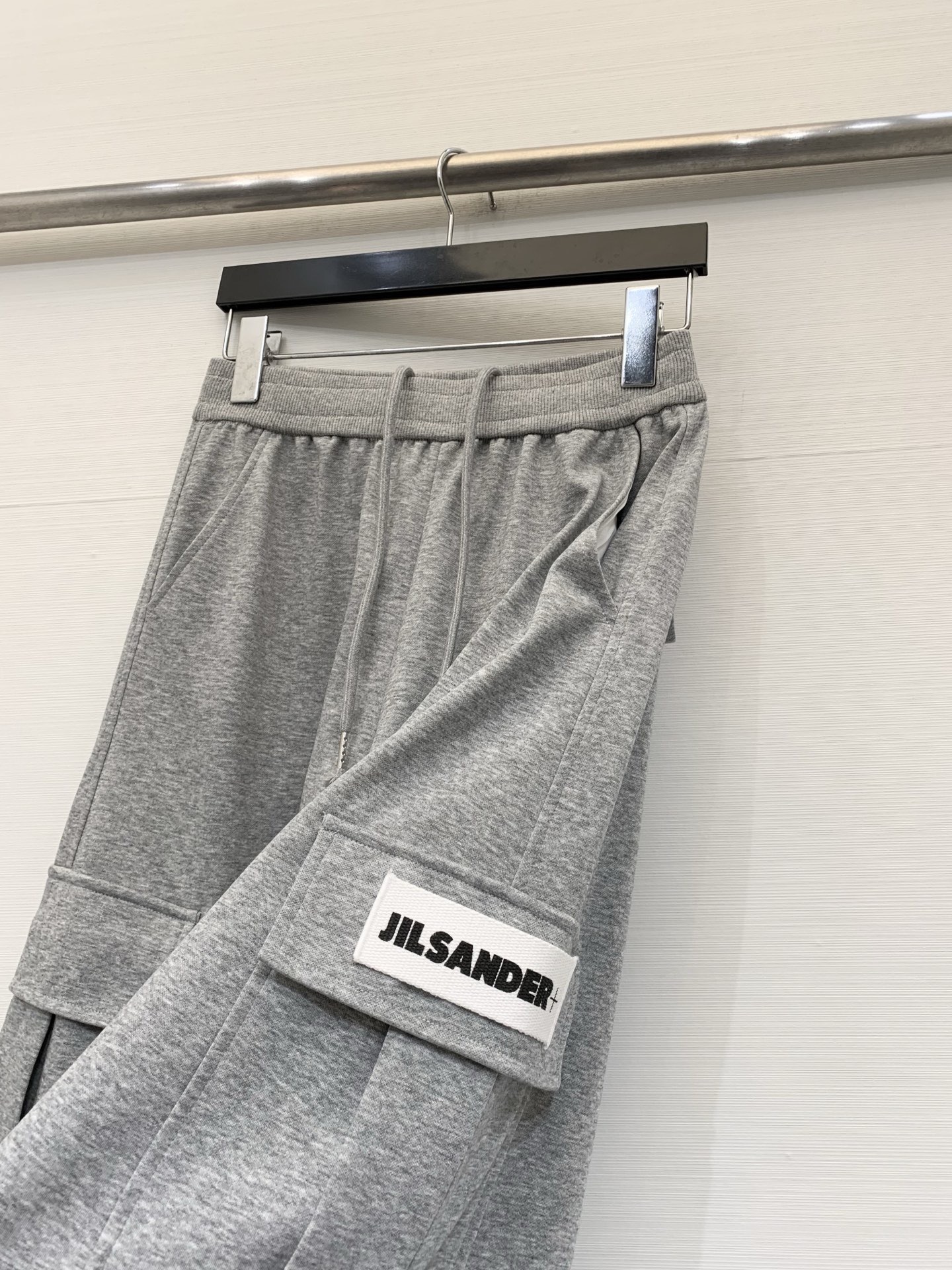 Шорты женские в стиле Jil Sander серого цвета с накладными карманами